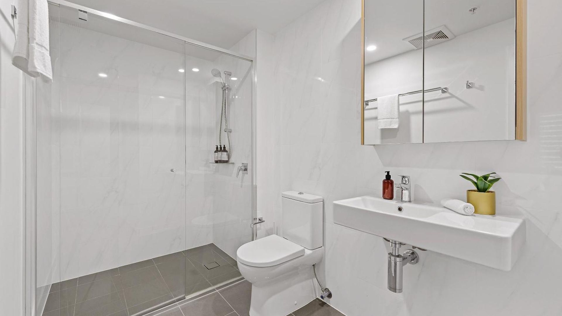 South Bank With Views, Study & Park Apartment