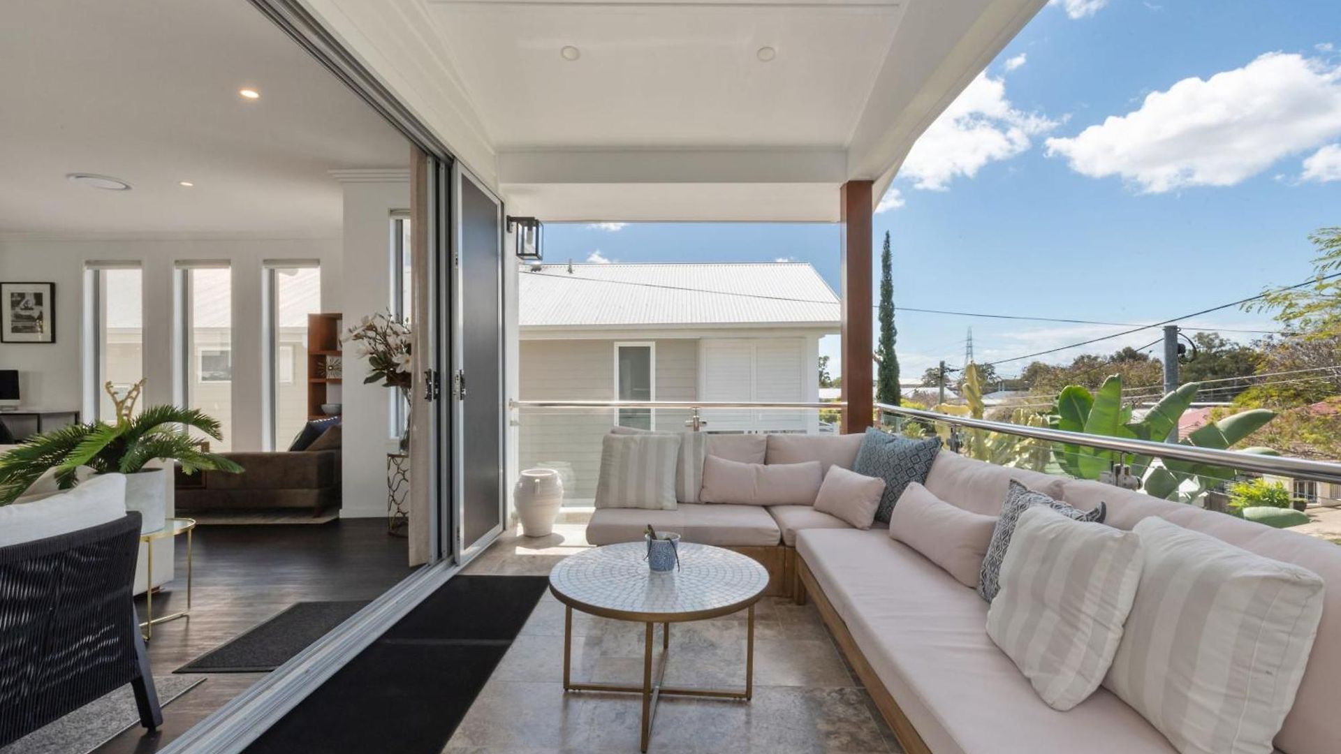 Large Family With Pool & Brisbane