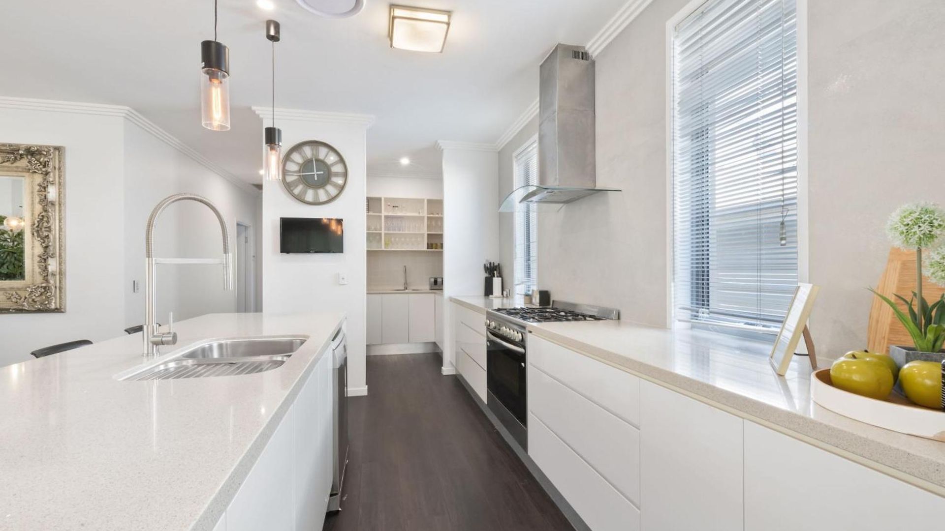 Large Family With Pool & Brisbane