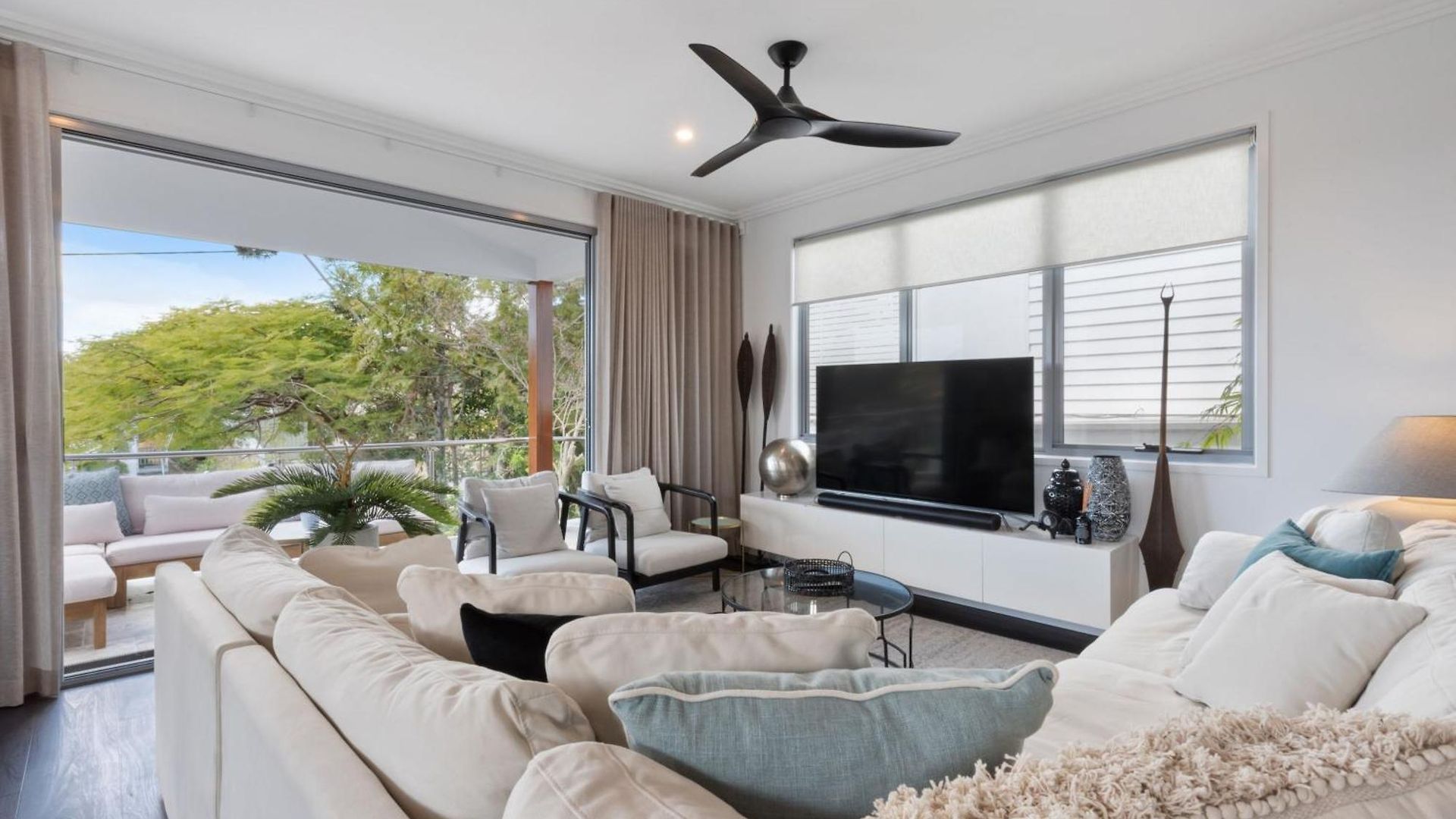 Large Family With Pool & Brisbane