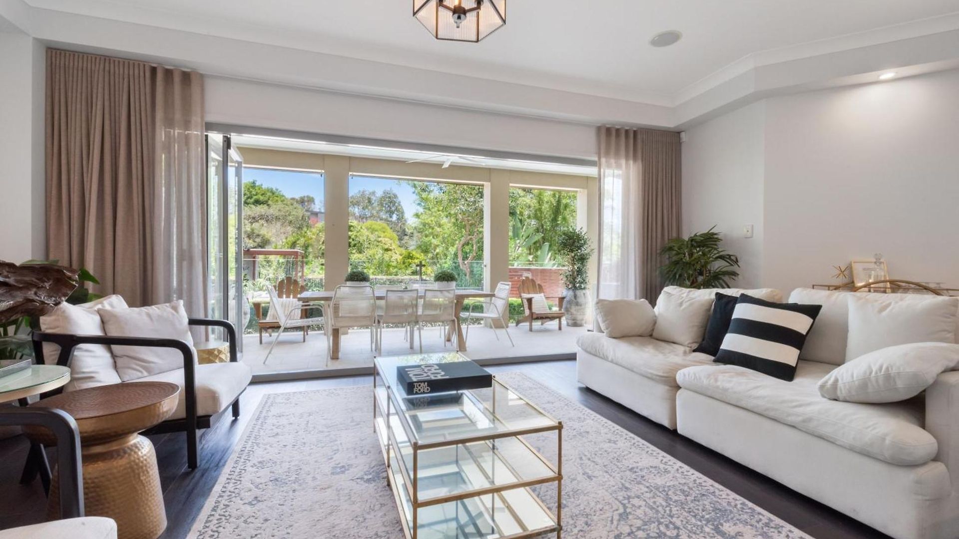 Large Family With Pool & Brisbane