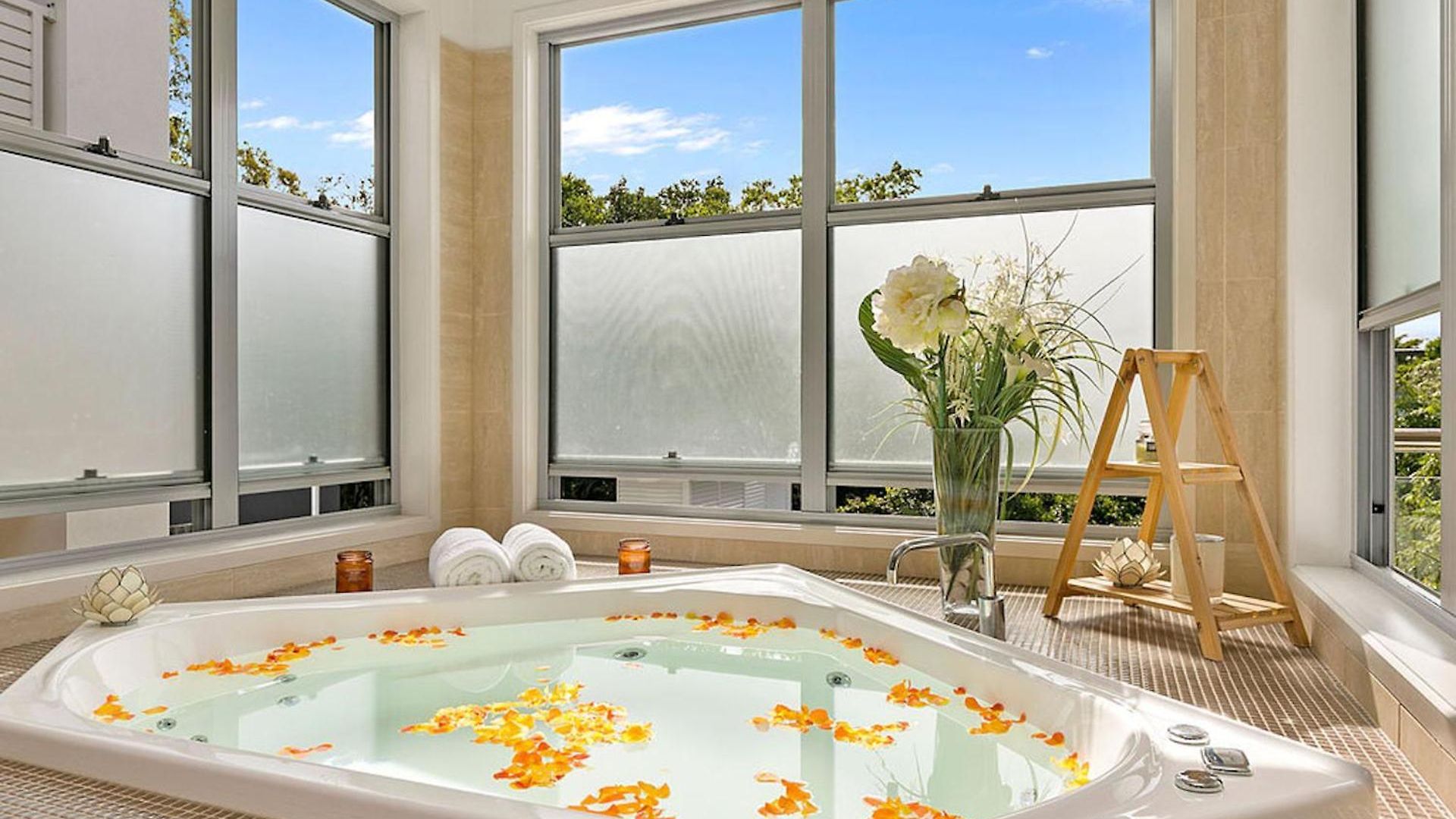Large Family With Pool & Holiday home