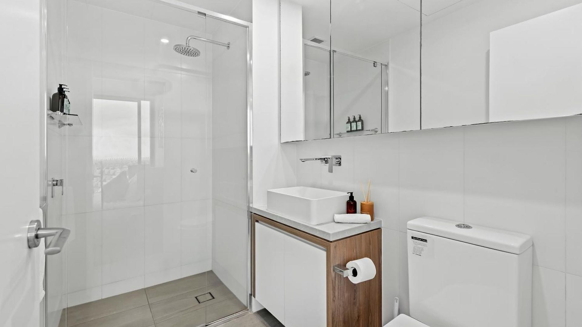 Stylish Valley Pad With Views, Huge Gym & Park * Brisbane