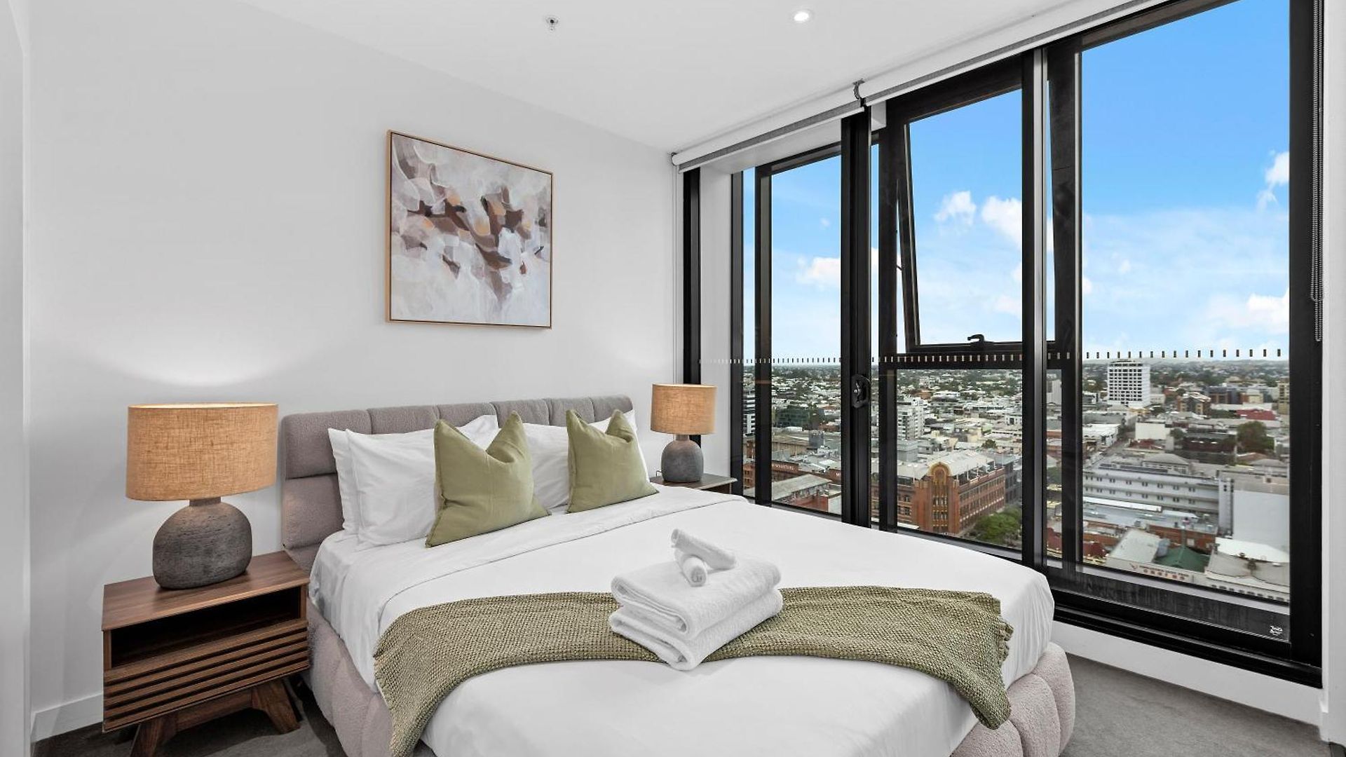 Stylish Valley Pad With Views, Huge Gym & Park Brisbane