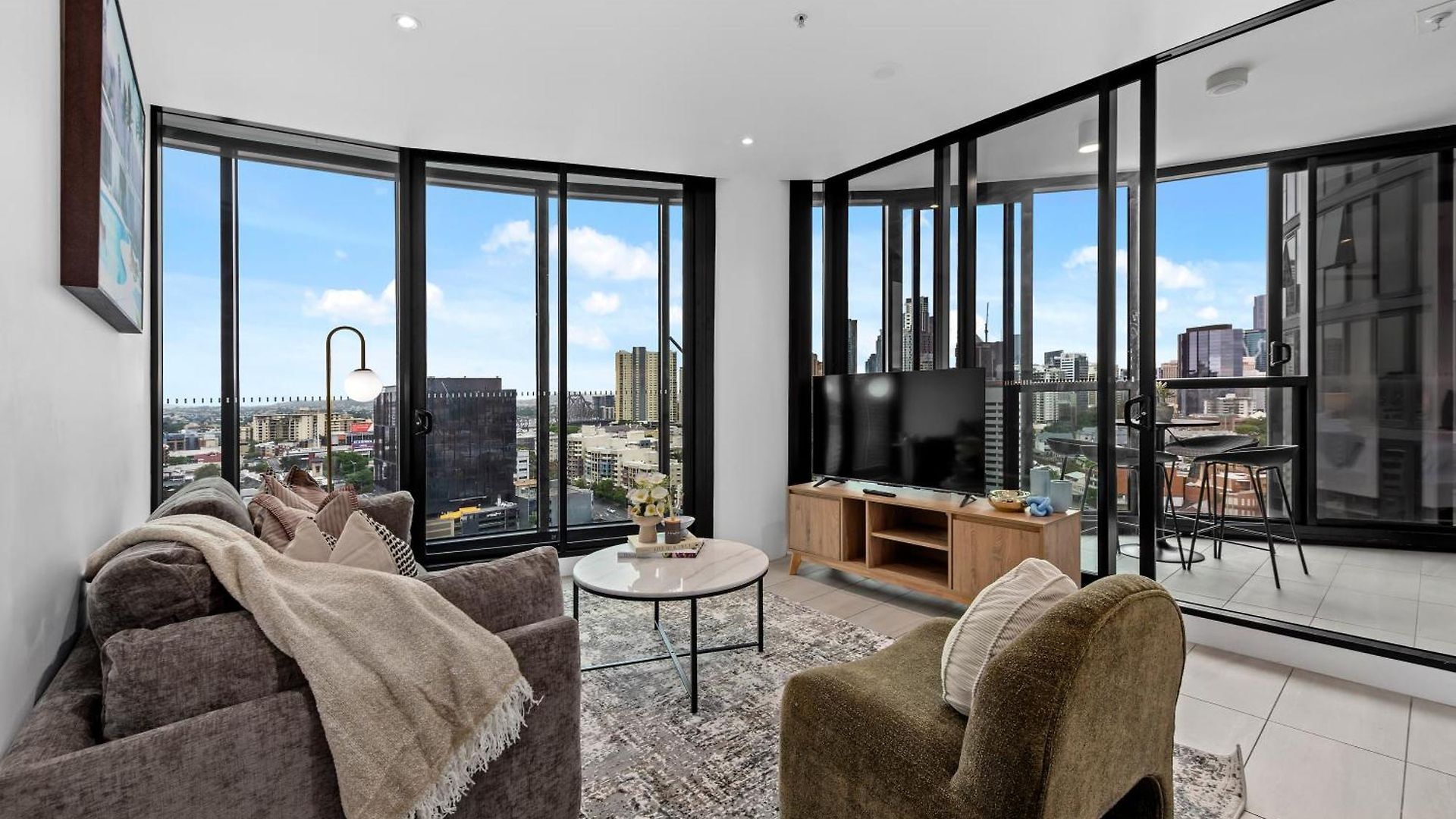 Apartment Stylish Valley Pad With Views, Huge Gym & Park Brisbane