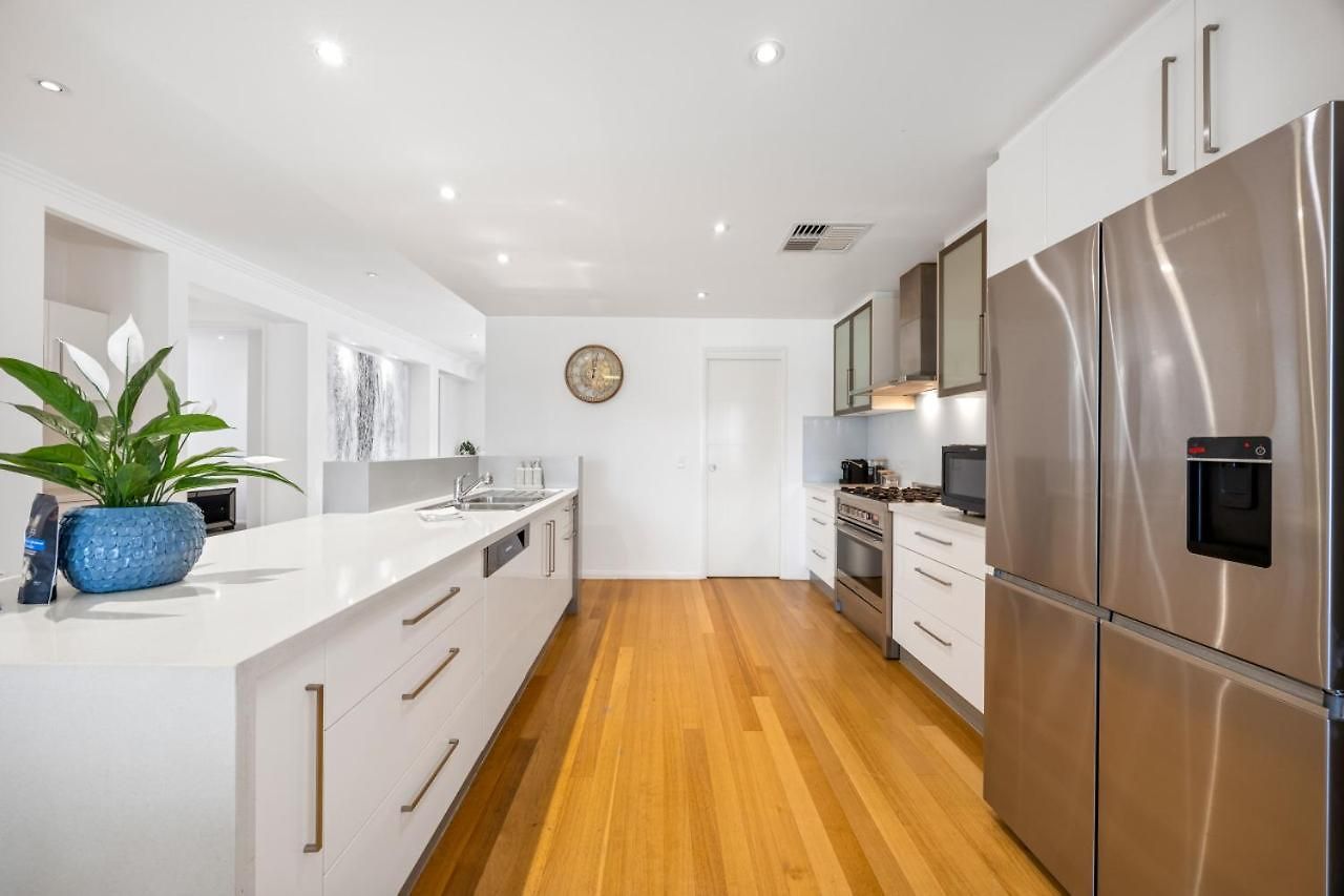 Holiday home Modern Luxury Riverfront Sanctuary *