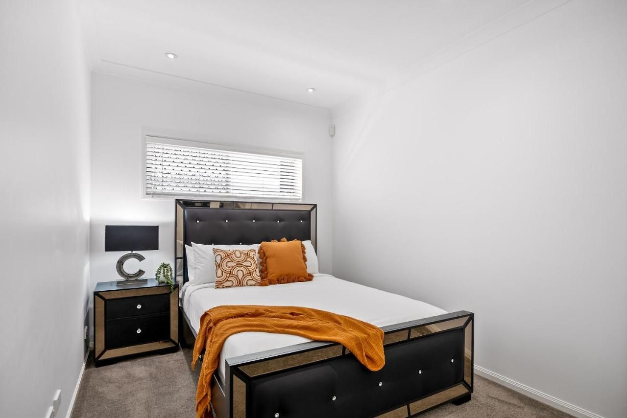 Modern Luxury Riverfront Sanctuary Holiday home *