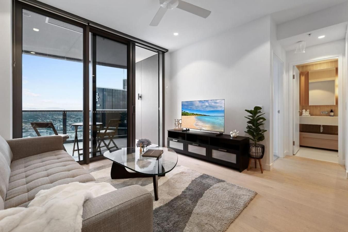 Luxurious 2br W River View Apartment *
