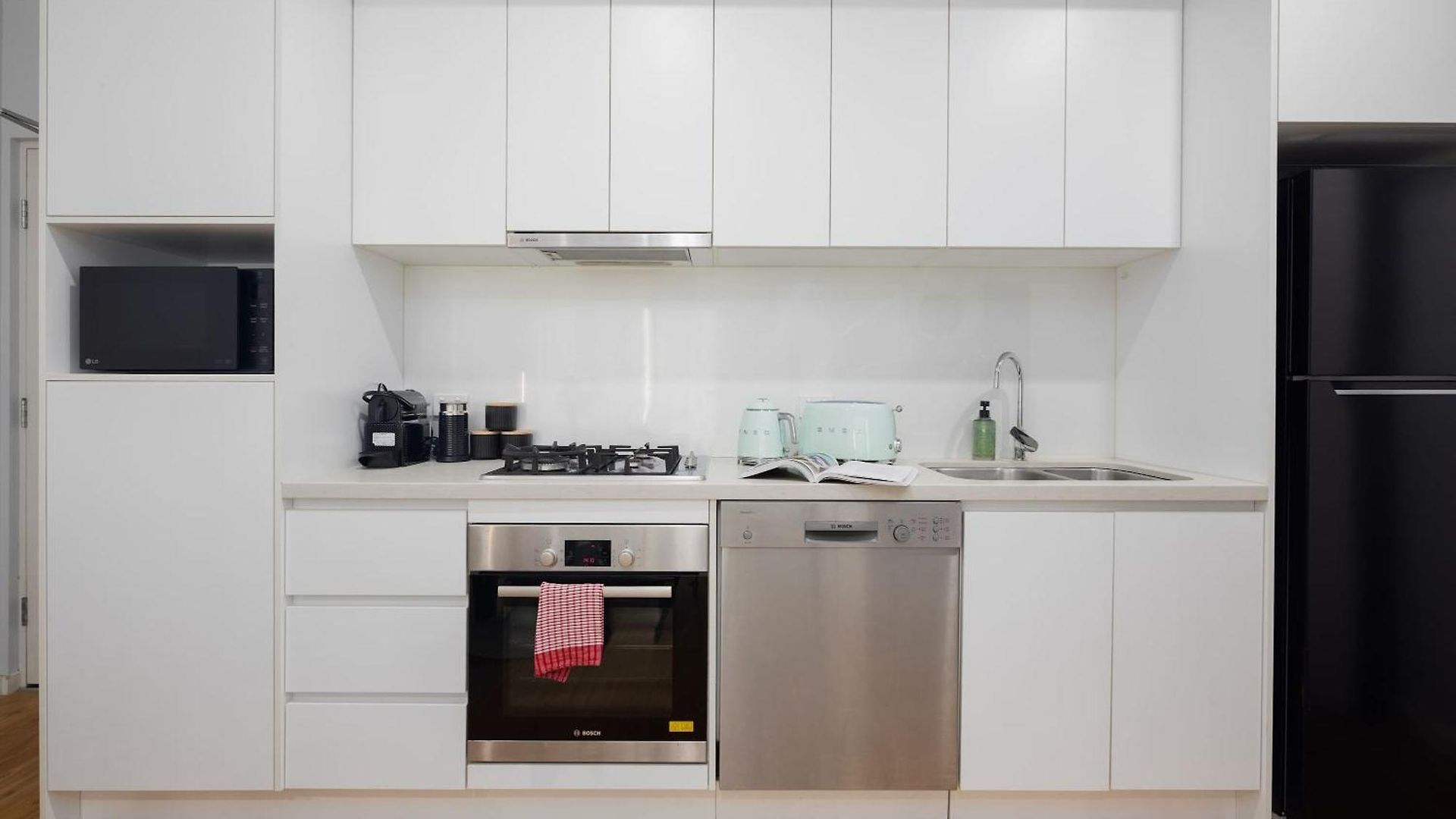 Adorable Fresh 1br With Parking Wifi *