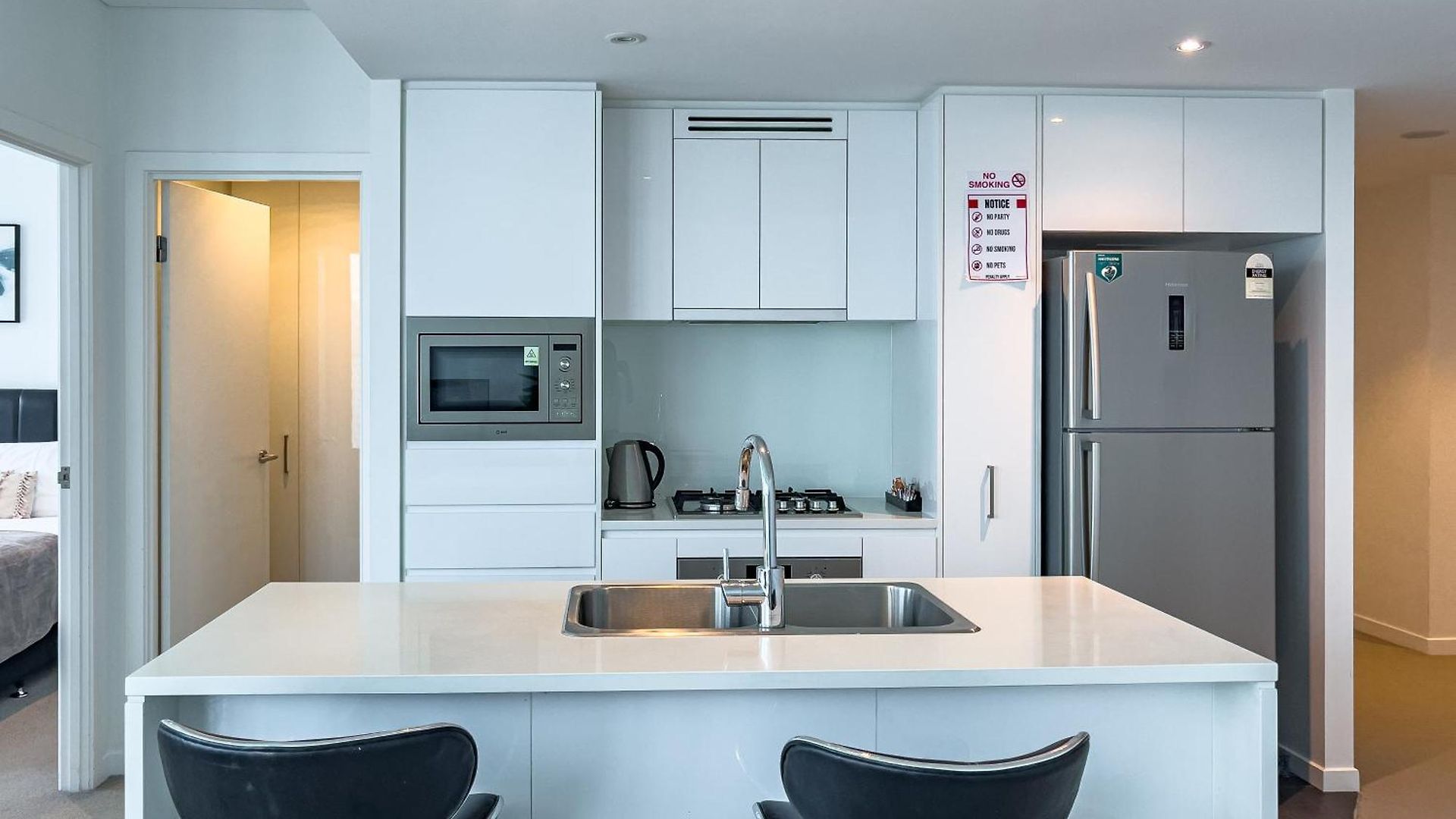 Stunning 1br Skytower Retreat In Cbd's Heart C2 Brisbane