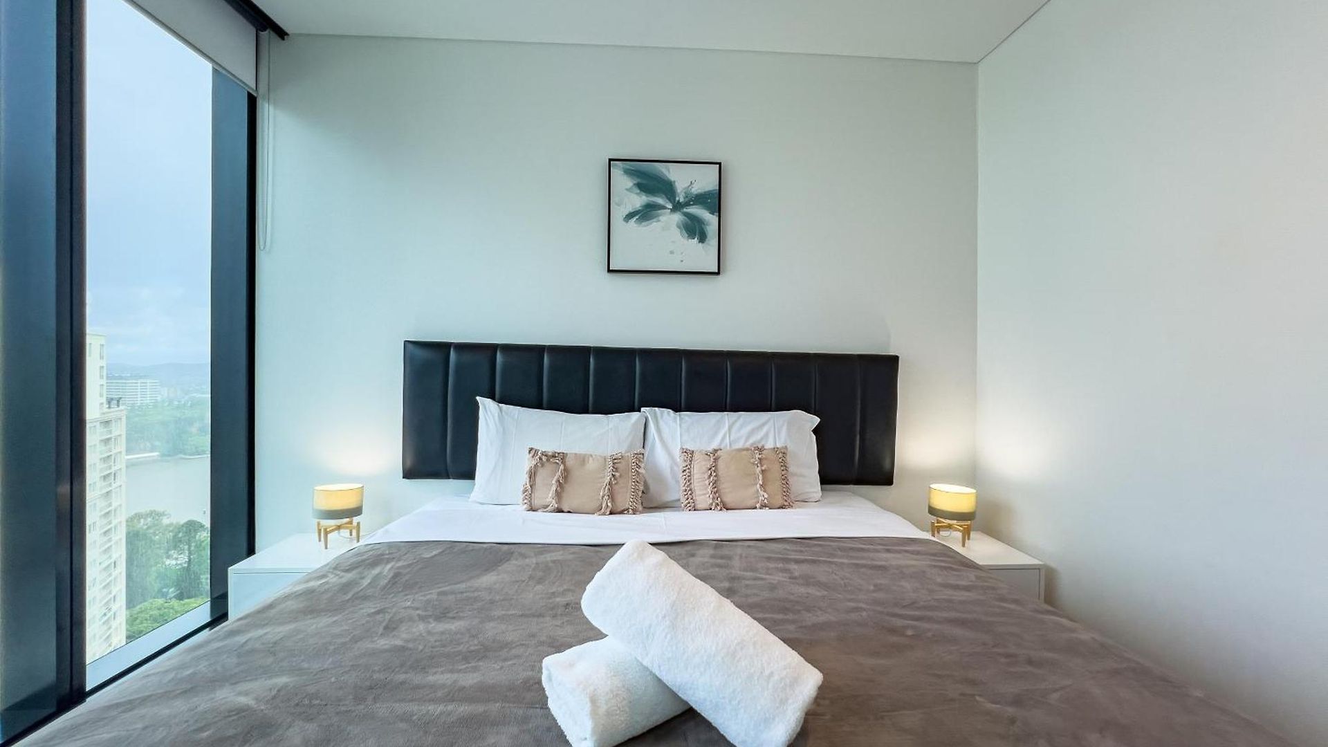 Stunning 1br Skytower Retreat In Cbd's Heart C2 *