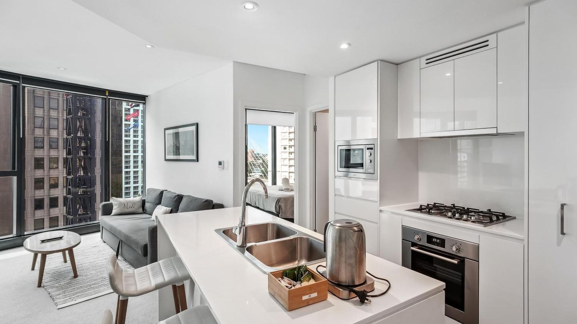Apartment Sky Tower Urban Retreat Stylish 1br C33