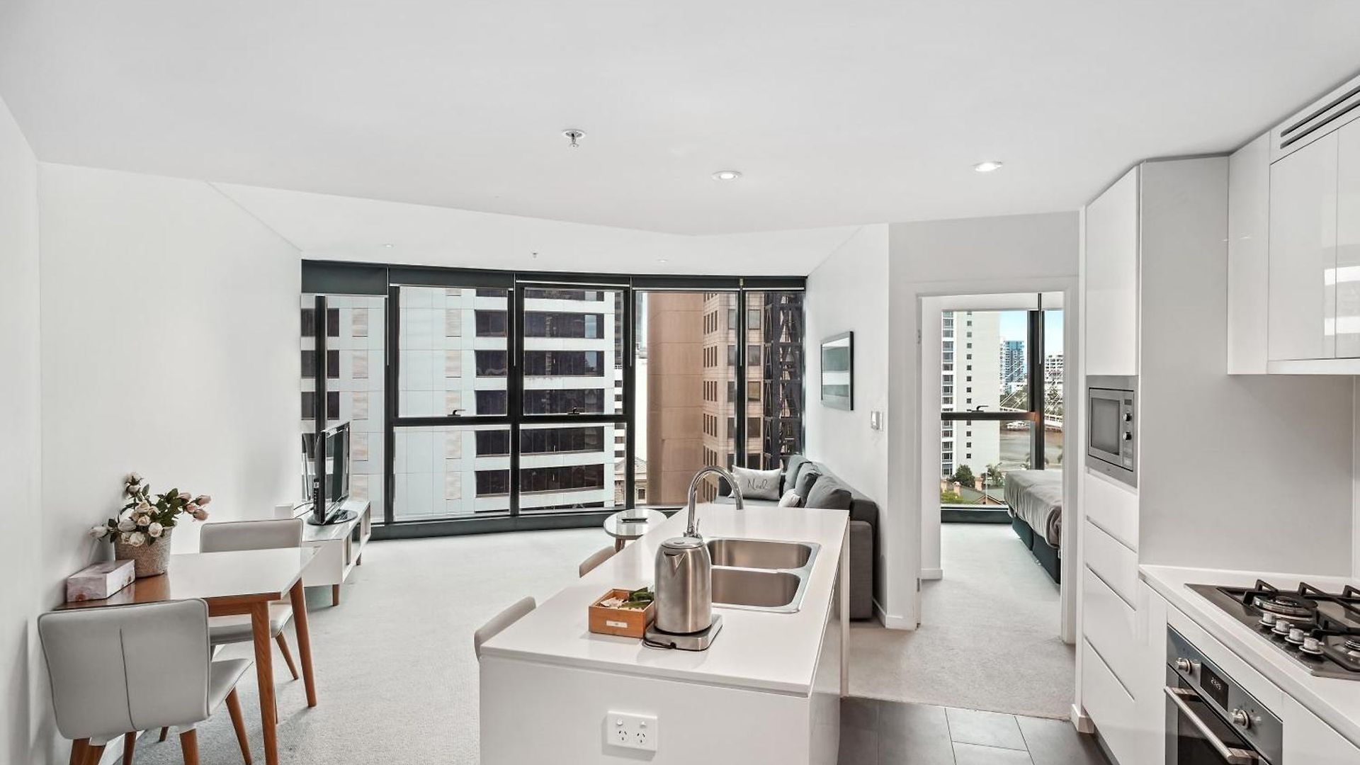 Sky Tower Urban Retreat Stylish 1br C33 Brisbane