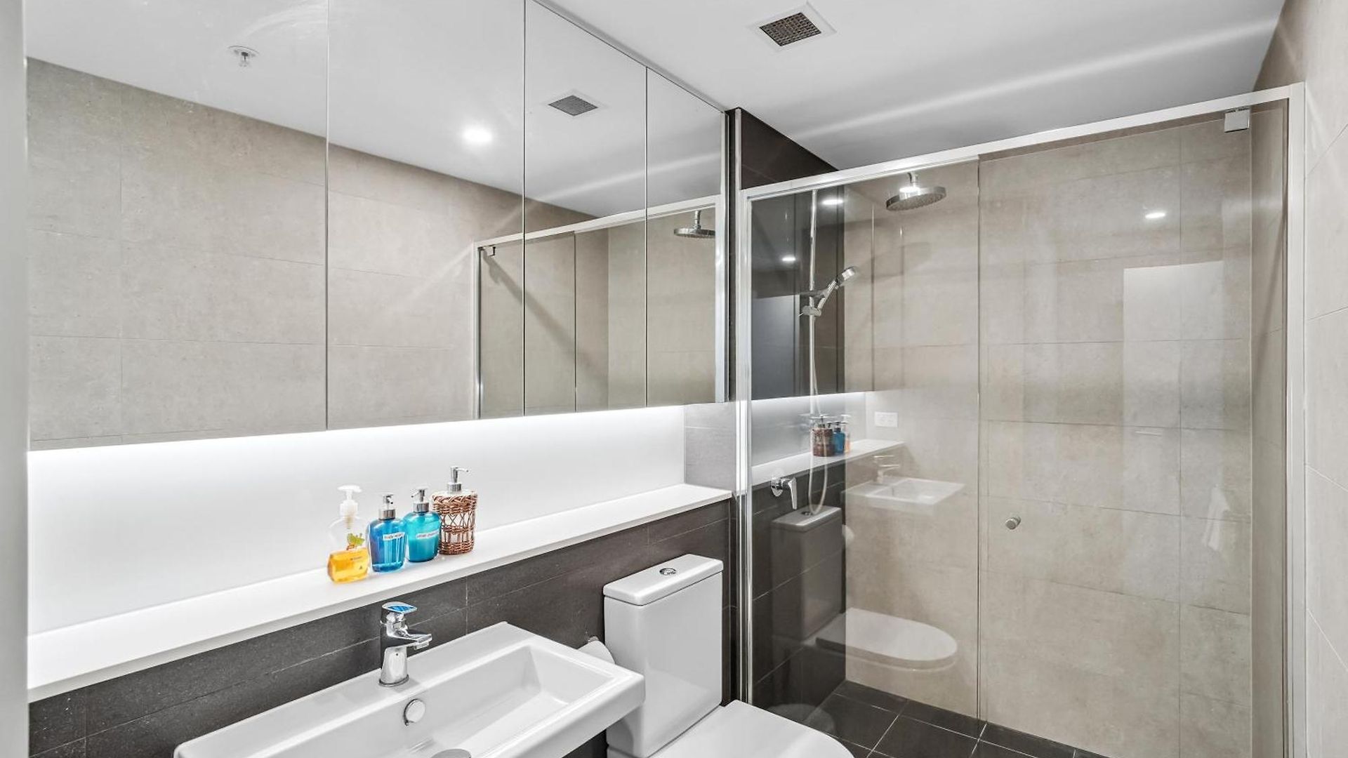 Sky Tower Urban Retreat Stylish 1br C33 *
