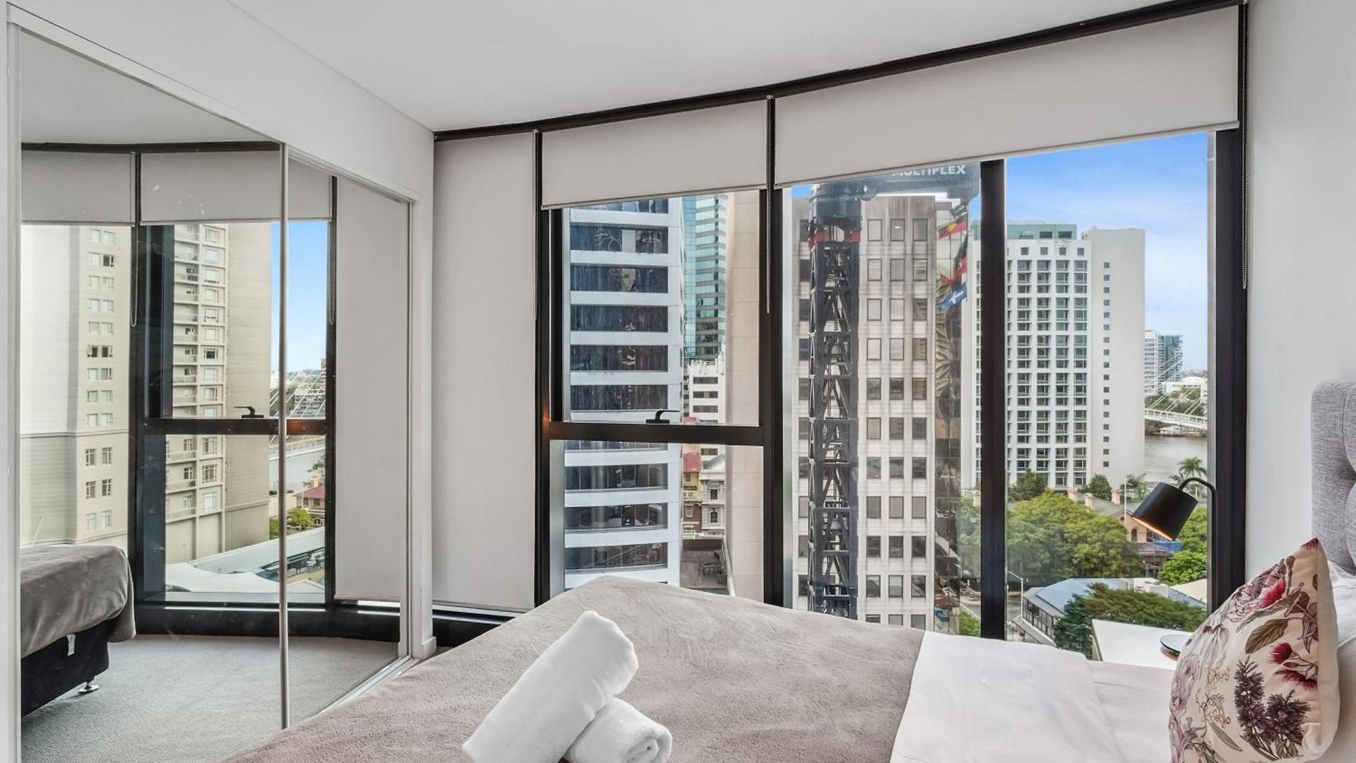 Sky Tower Urban Retreat Stylish 1br C33 *