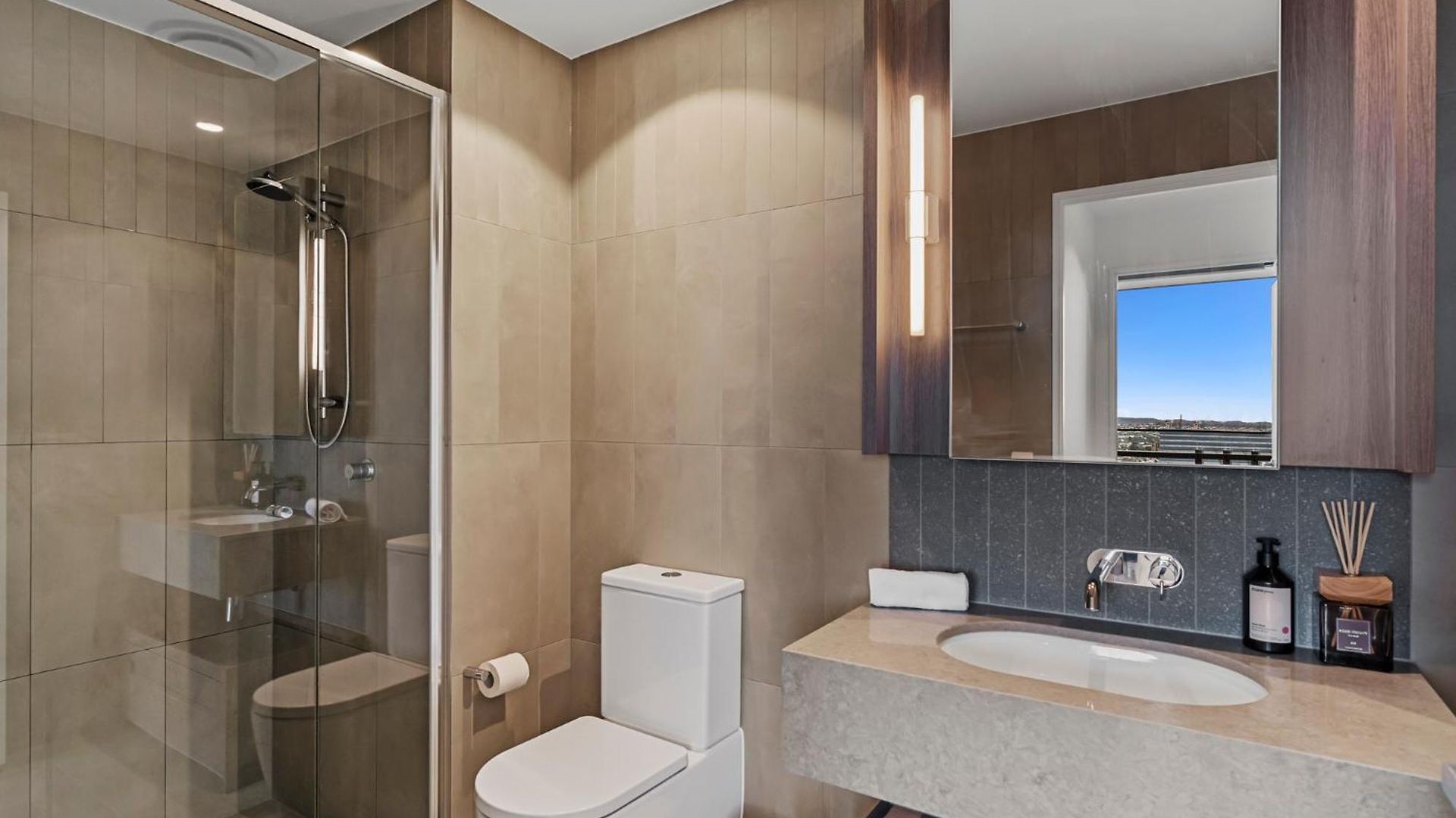Queen's Wharf Apartment *