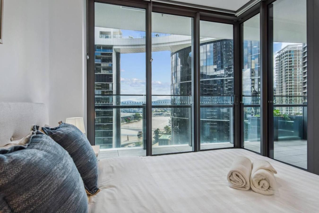 Apartment 1 Bedroom In Queens Wharf