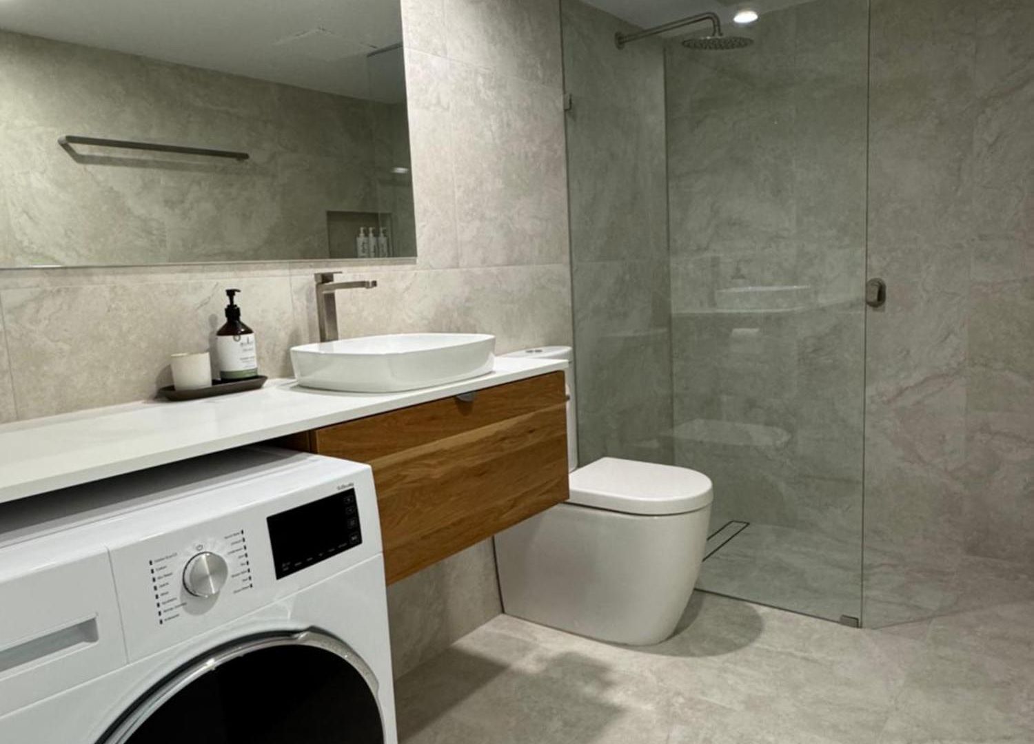 Cathedral Place Apartment *