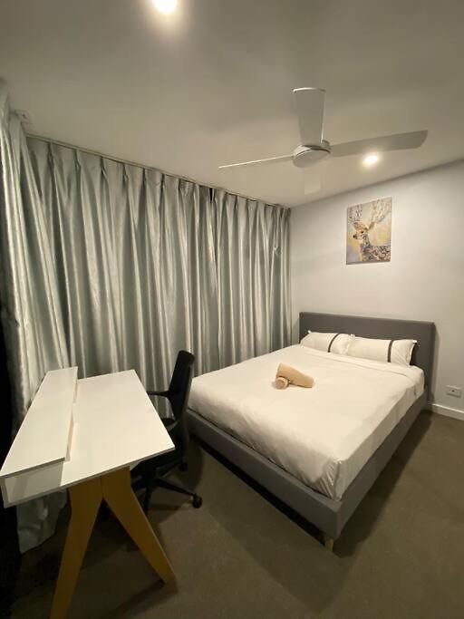 Apartment 2b With Amazing Night Light Views Free Parking C19 *