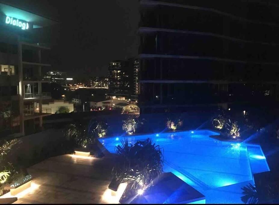 2b With Amazing Night Light Views Free Parking C19 Apartment