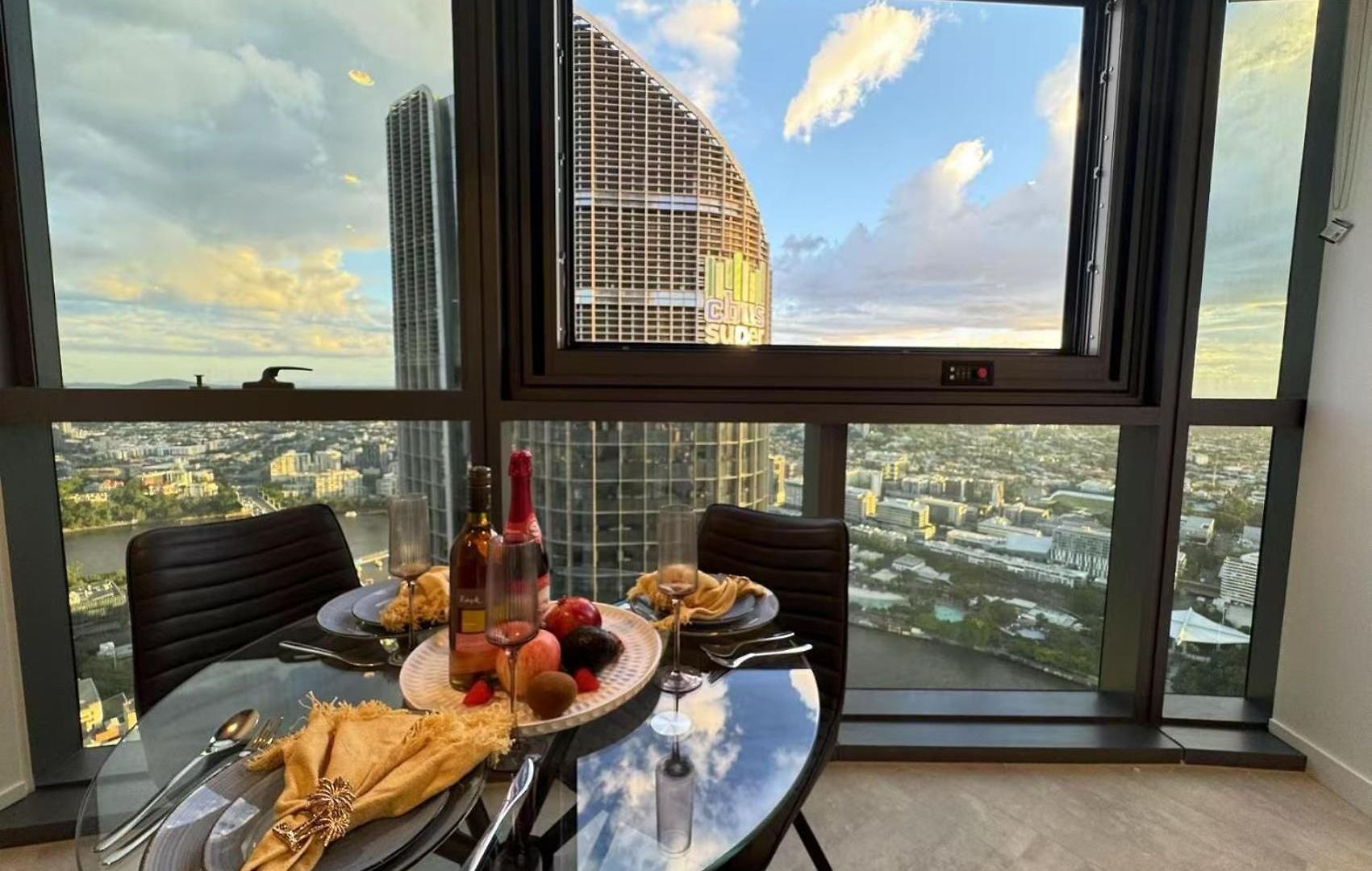 Apartment Luxury Casino Skyrise Haven 1bdr