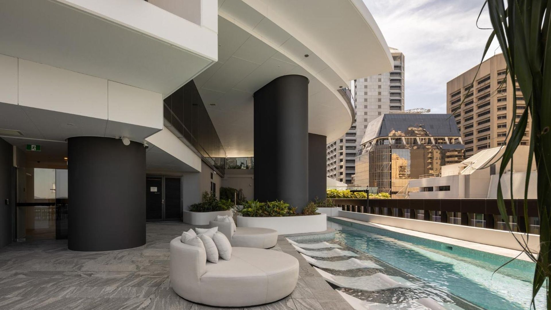 Queens Wharf Residences - Level 4604 * Brisbane