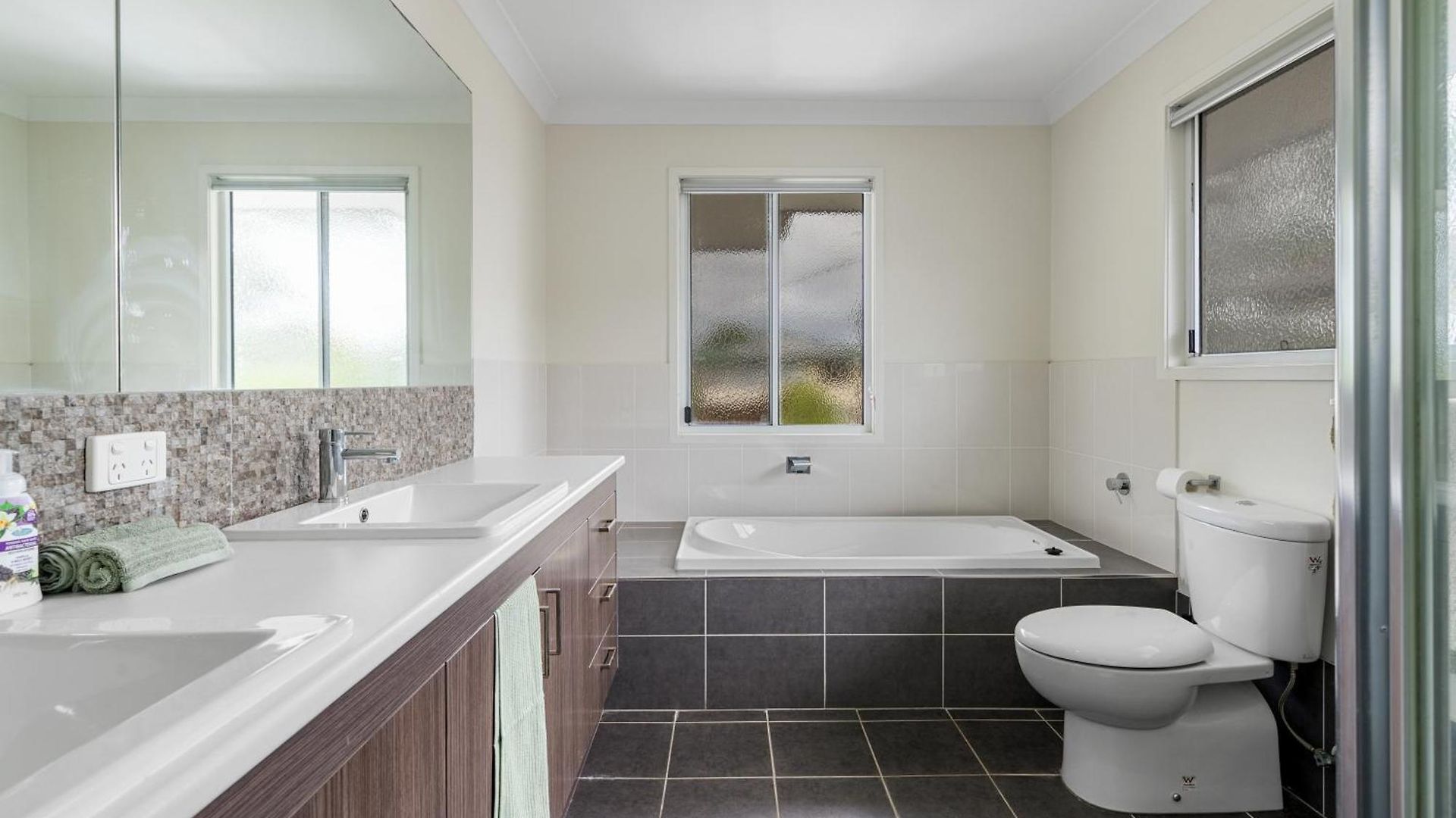 5br Family - Ev Car Point At Home, 2 Master - Near Sunnybank, Qeii, Qsac And Griffith Uni Holiday home Brisbane