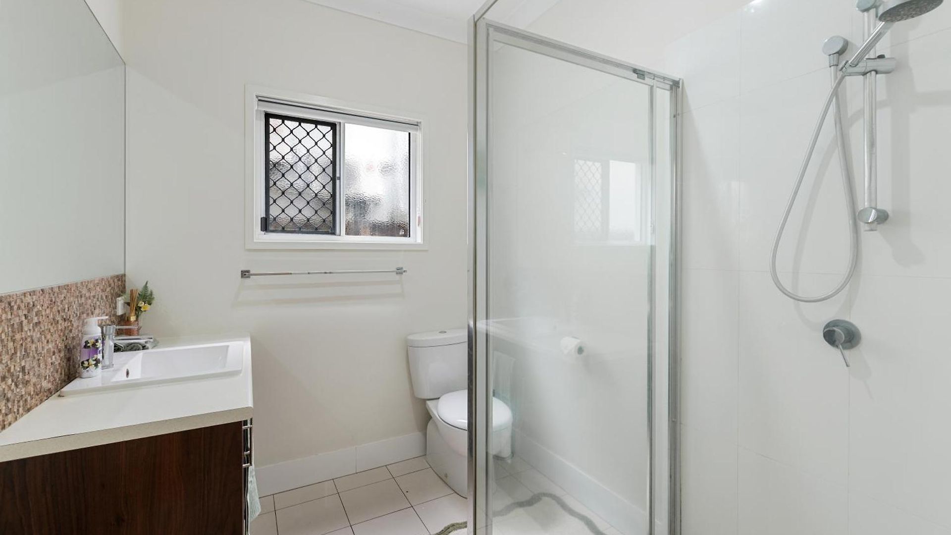Holiday home 5br Family - Ev Car Point At Home, 2 Master - Near Sunnybank, Qeii, Qsac And Griffith Uni