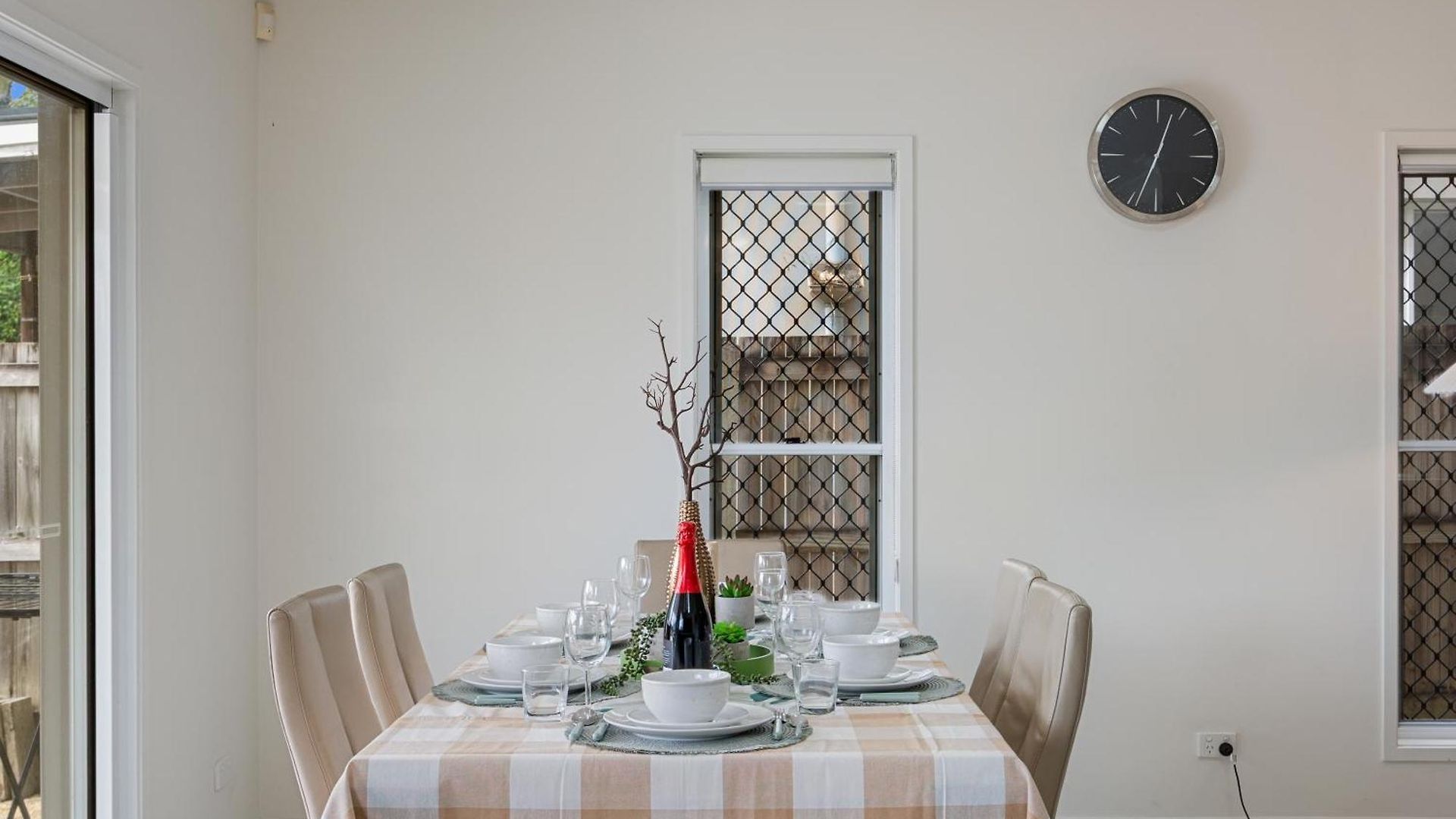 Holiday home 5br Family - Ev Car Point At Home, 2 Master - Near Sunnybank, Qeii, Qsac And Griffith Uni *