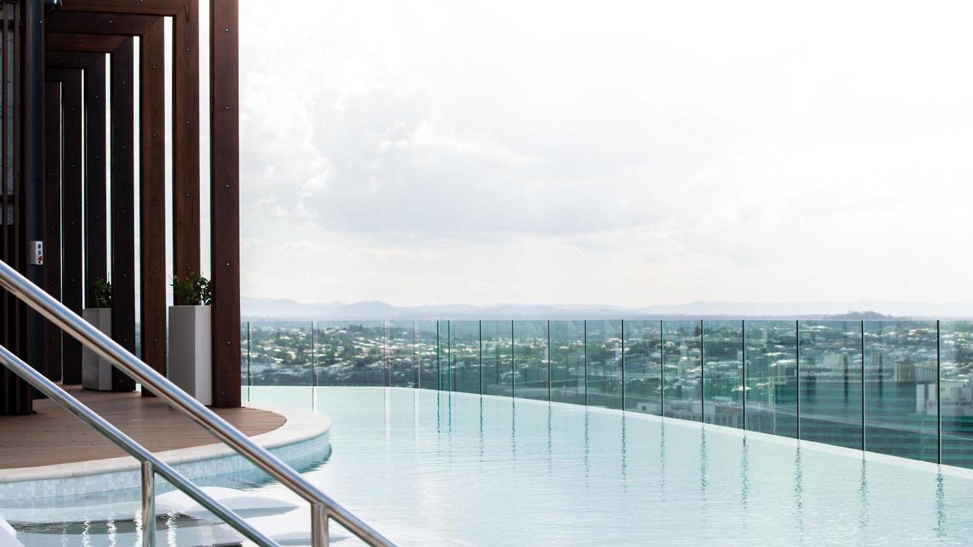Modern Valley Pad With Rooftop Pool, Study & Parking Apartment *