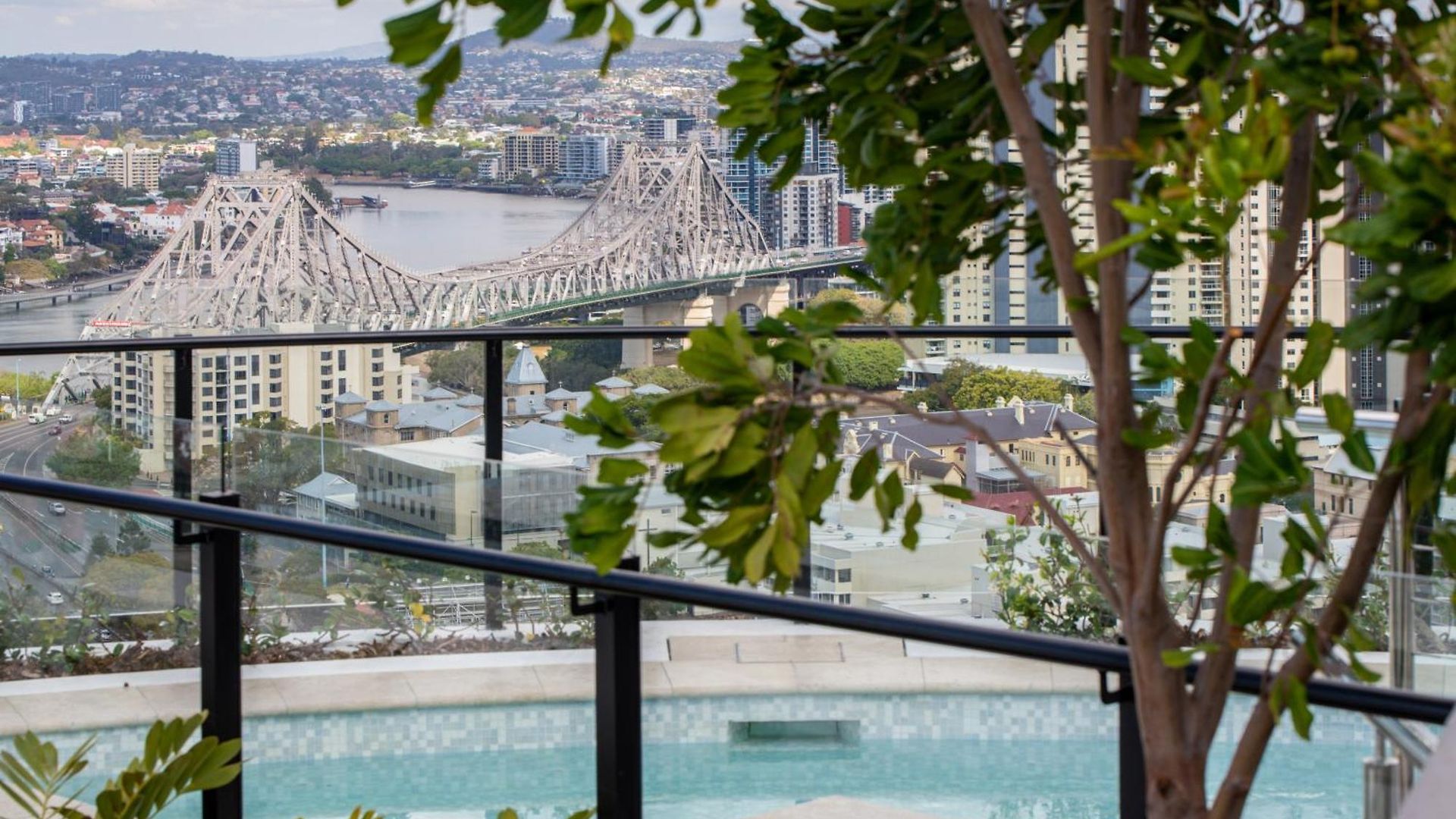 Modern Valley Pad With Rooftop Pool, Study & Parking Apartment Brisbane