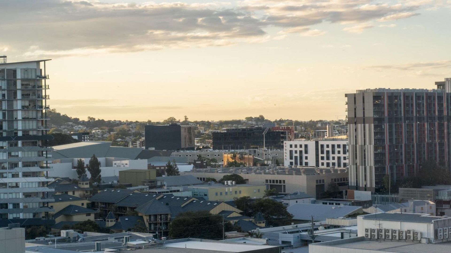 Apartment Modern Valley Pad With Rooftop Pool, Study & Parking Brisbane