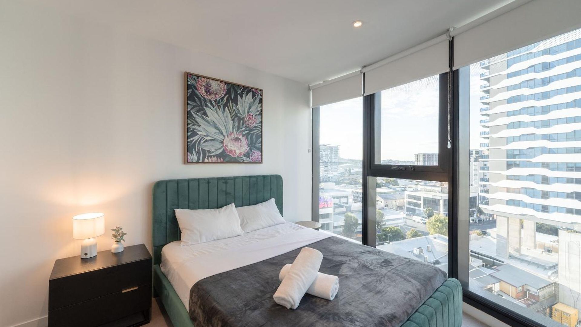 Modern Valley Pad With Rooftop Pool, Study & Parking *