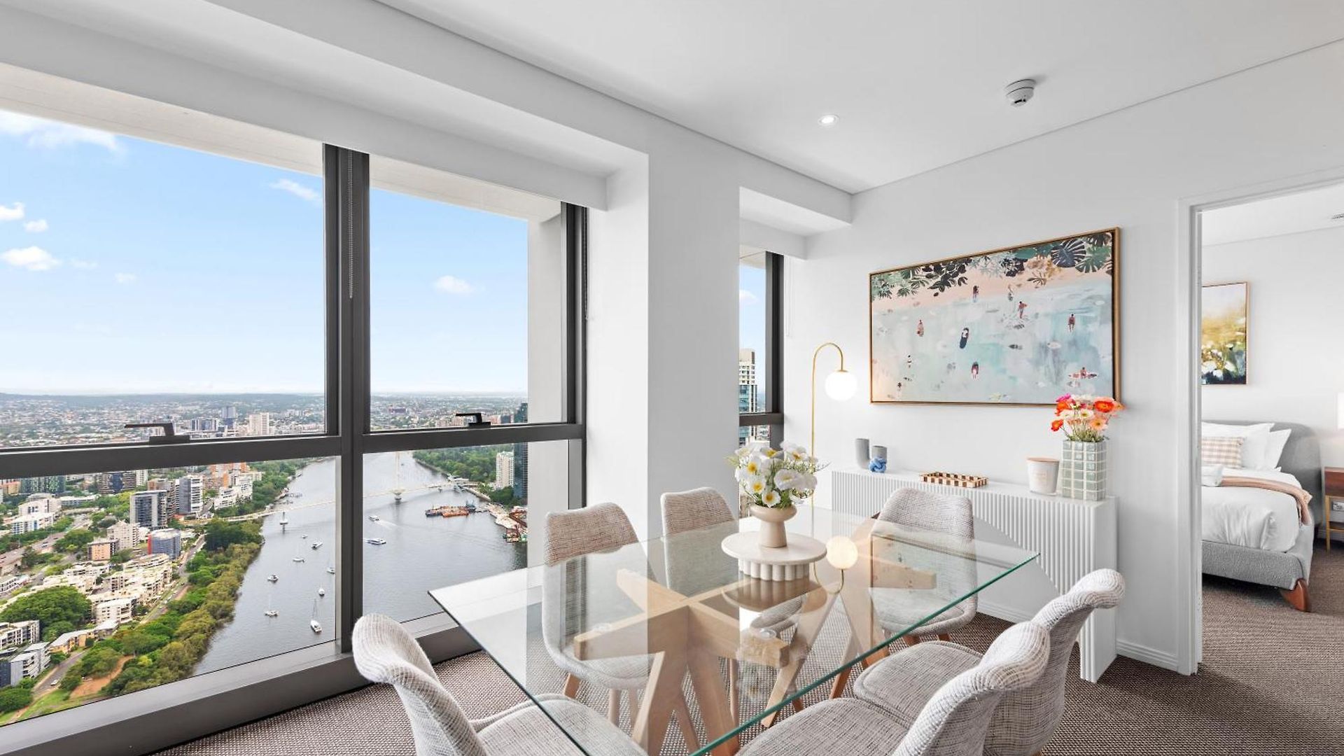 Altitude 2br - Stunning Views, Pool & Parking *