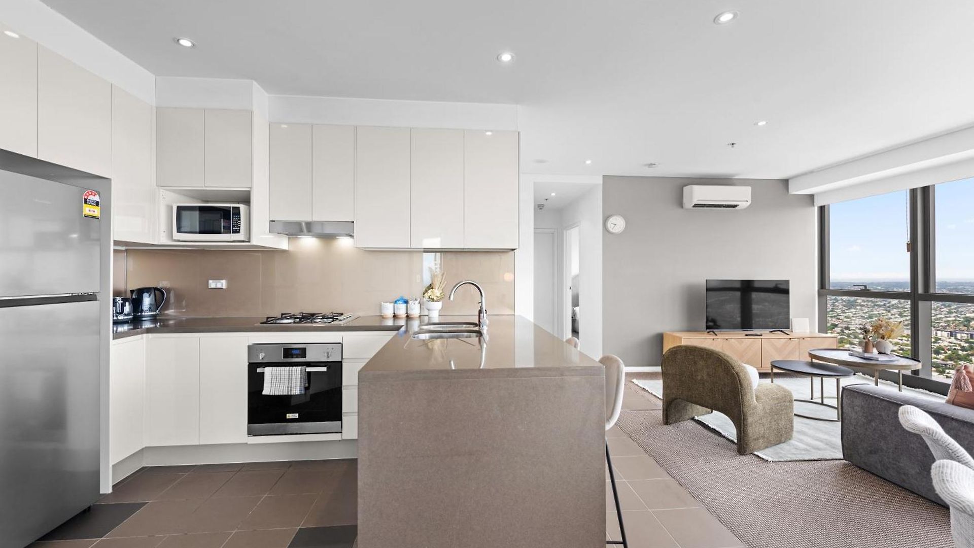 Altitude 2br - Stunning Views, Pool & Parking Brisbane