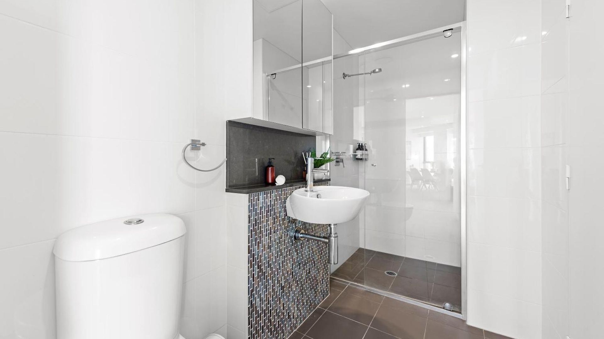 Altitude 2br - Stunning Views, Pool & Parking