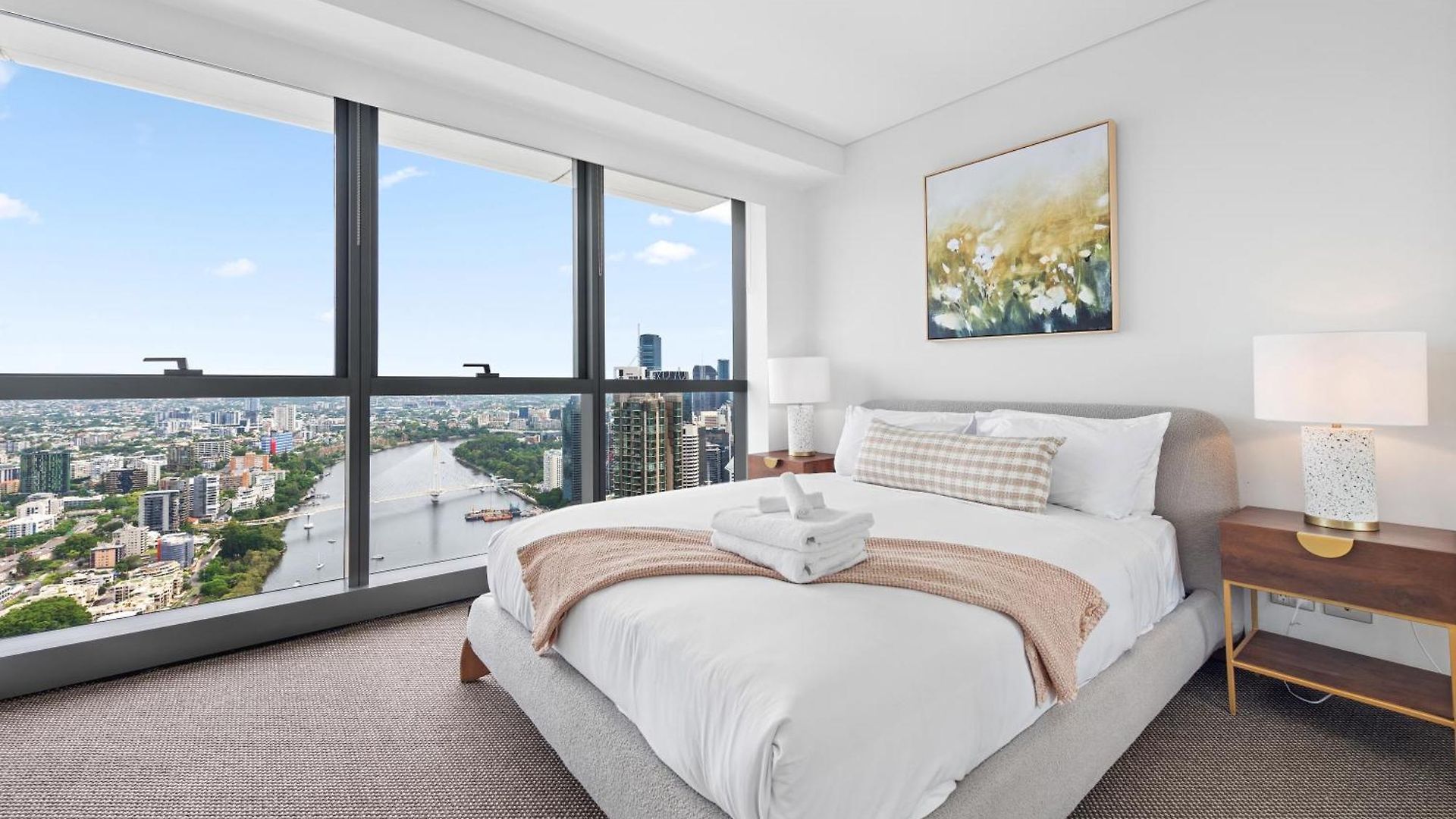 Apartment Altitude 2br - Stunning Views, Pool & Parking