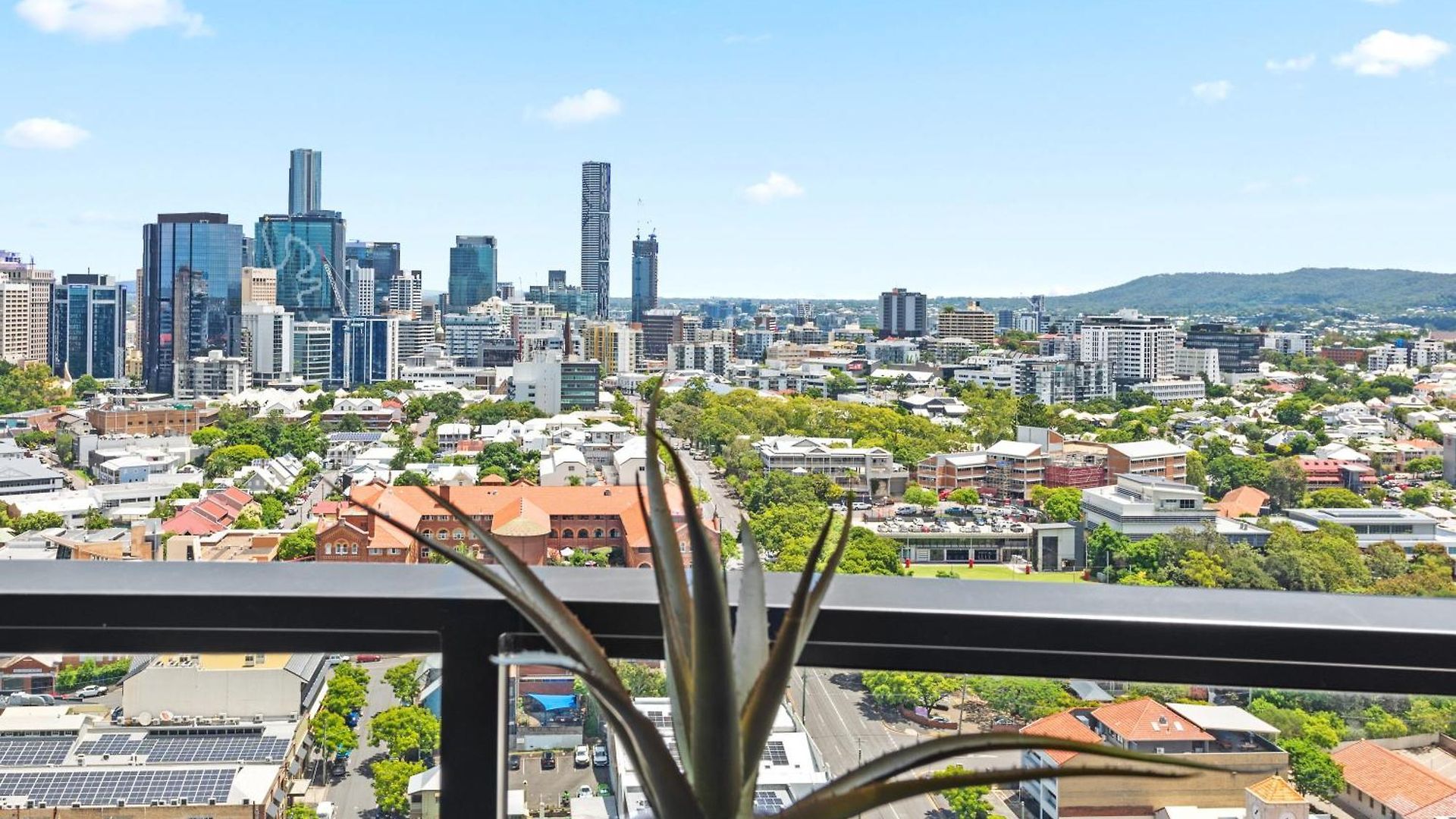 Apartment Modern 2br With Stunning Views, Infinity Pool & Gym *