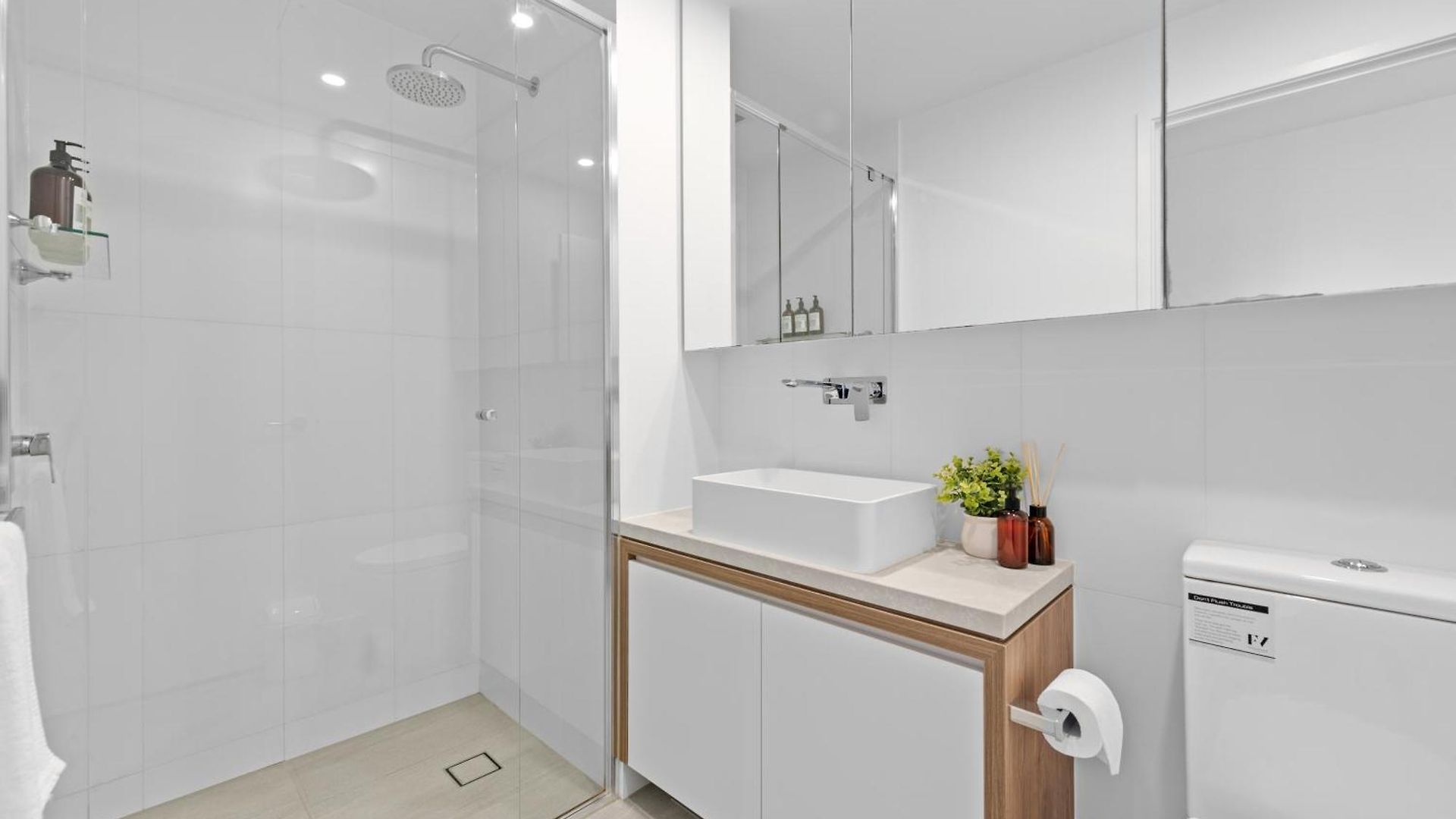 Modern 2br With Stunning Views, Infinity Pool & Gym Apartment