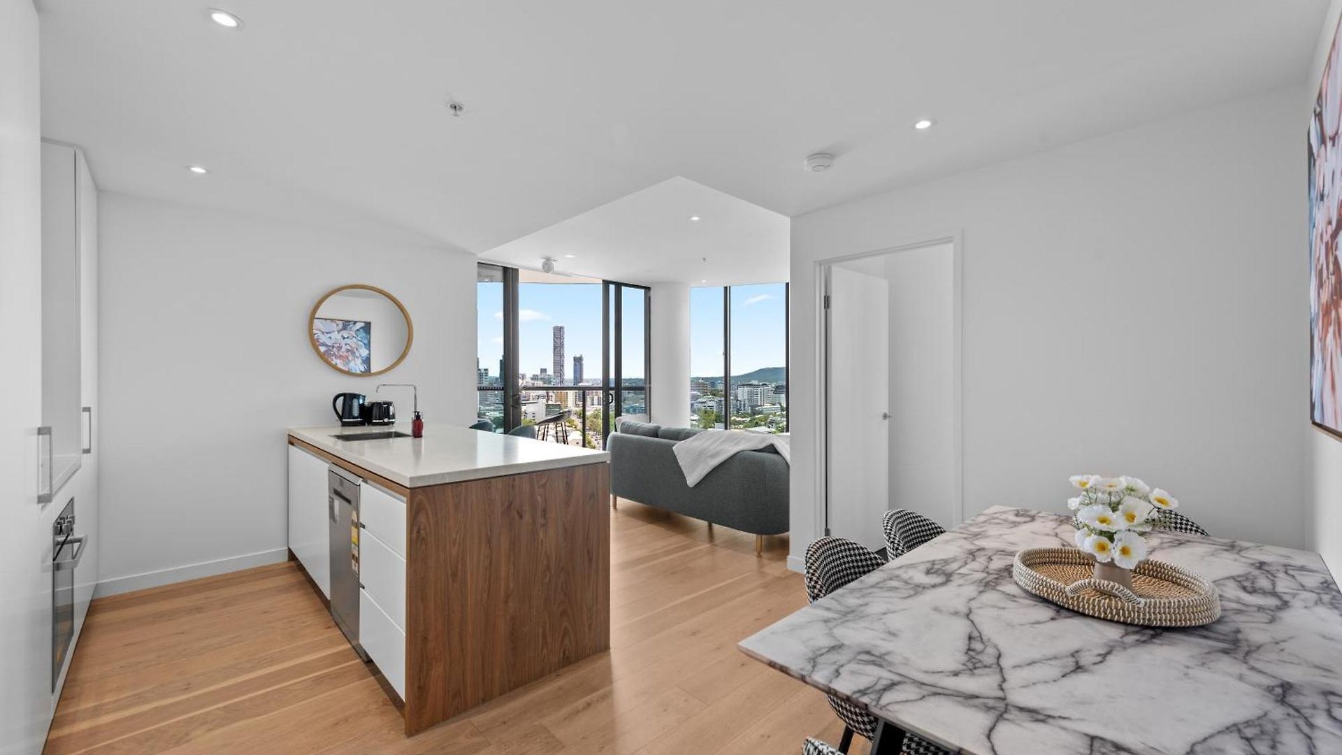 Modern 2br With Stunning Views, Infinity Pool & Gym Apartment *