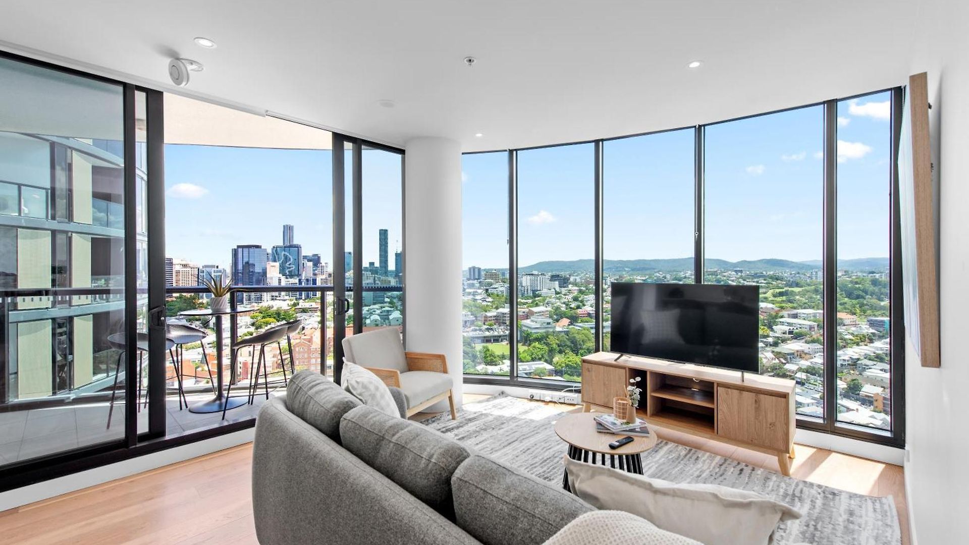Modern 2br With Stunning Views, Infinity Pool & Gym *