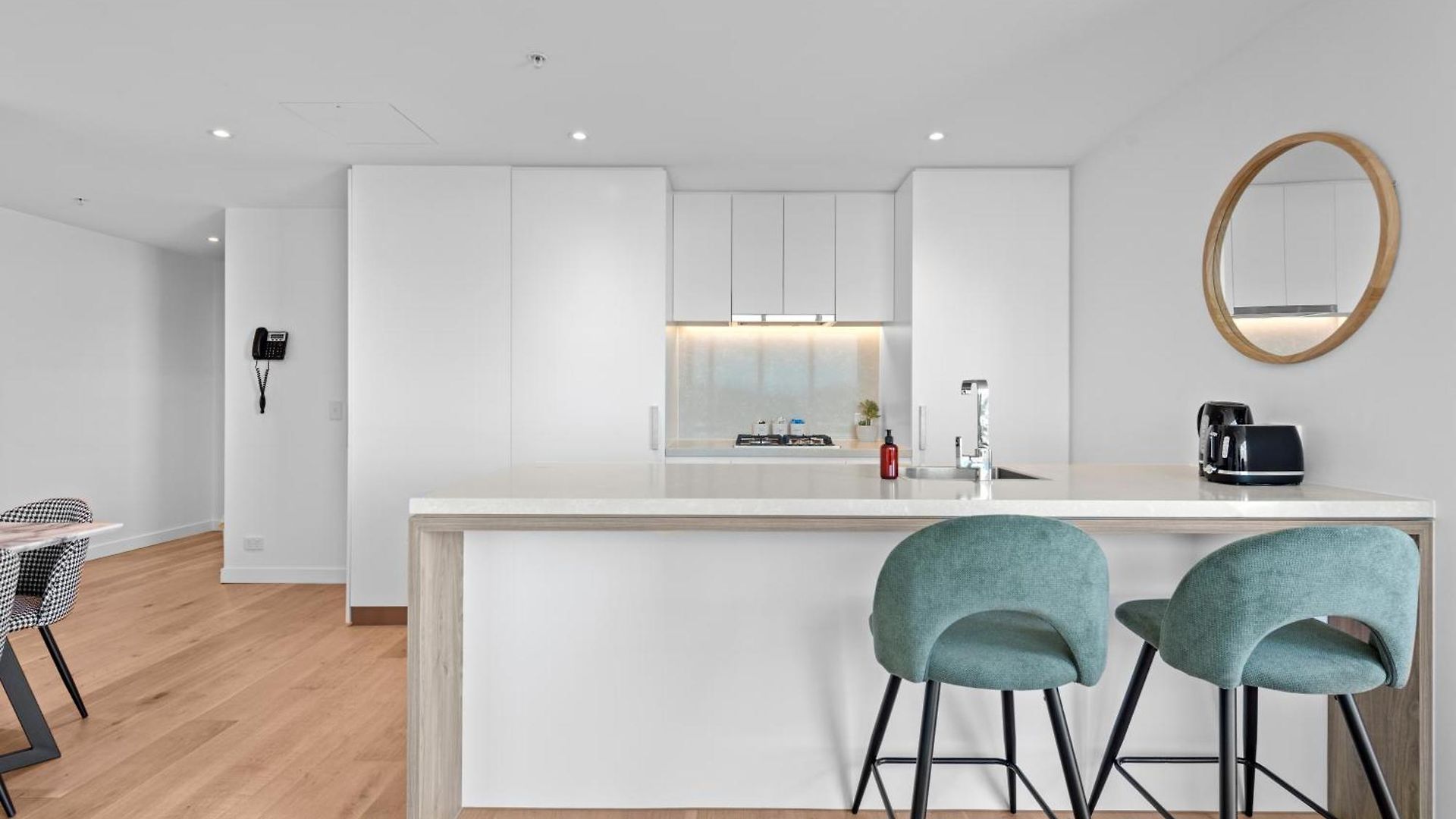 Modern 2br With Stunning Views, Infinity Pool & Gym