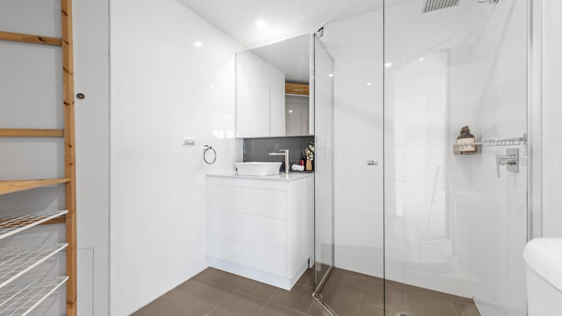 Apartment Stunning Sky With Endless Views, Pool & Parking *