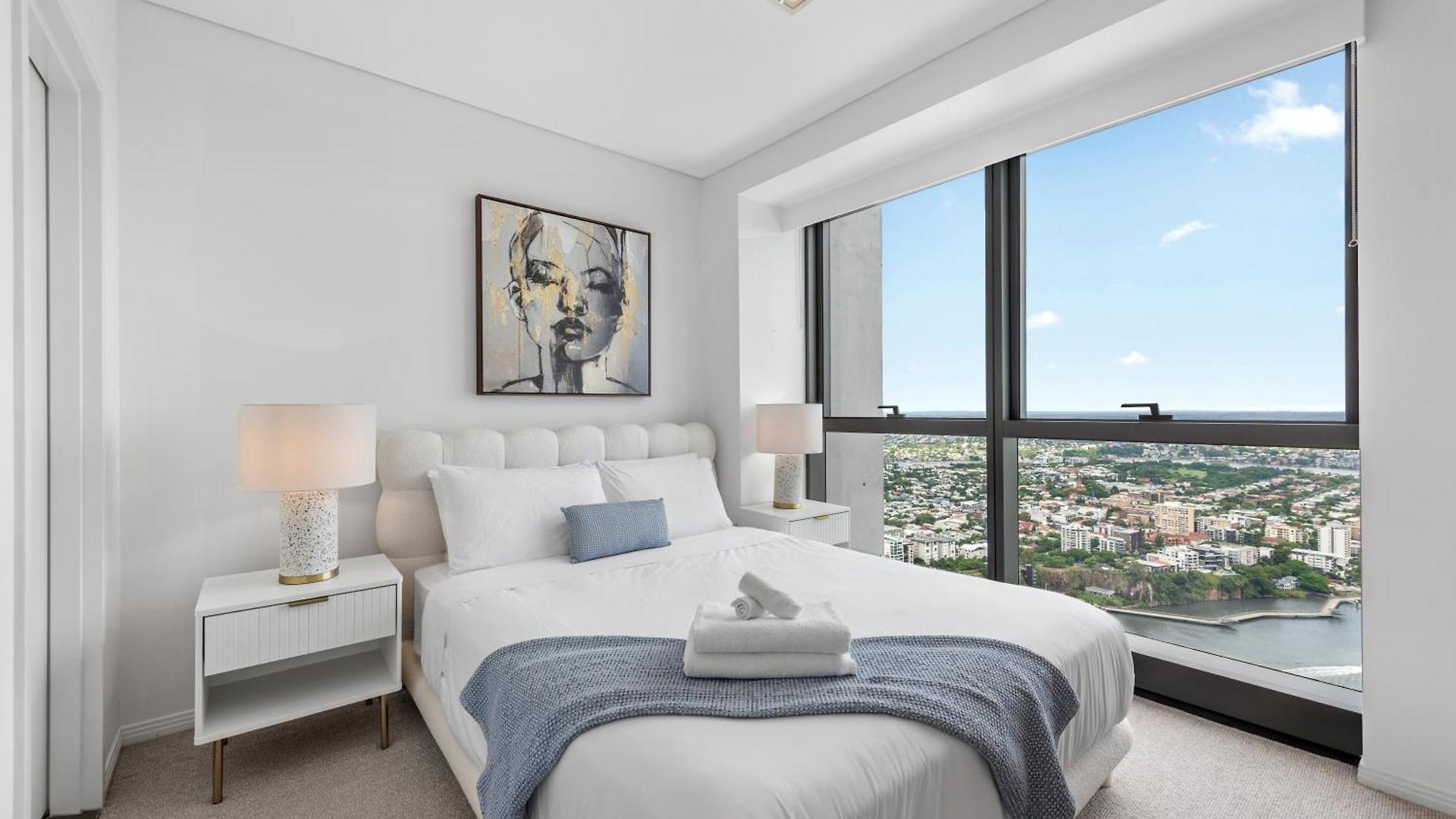 Stunning Sky With Endless Views, Pool & Parking