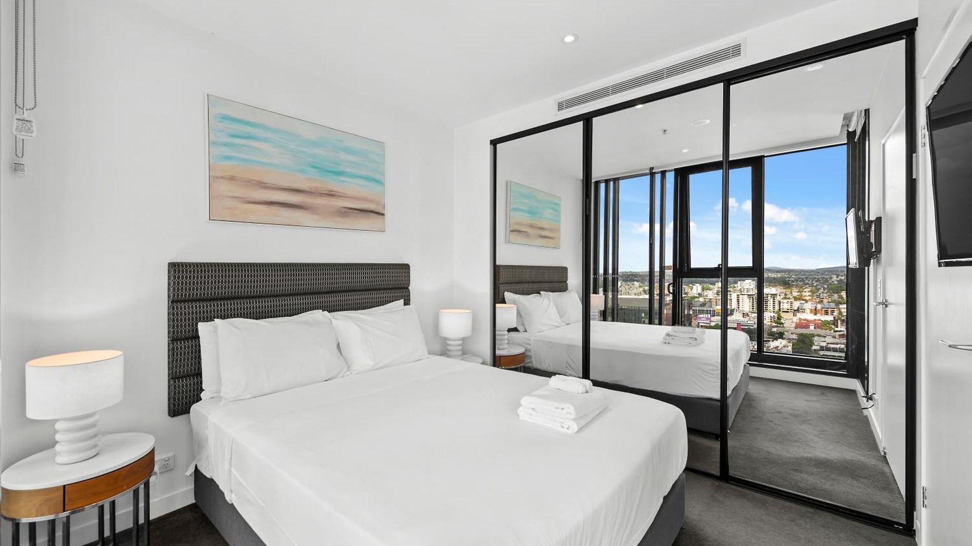 Apartment Views 2br With Infinity Pool & Huge Gym! *