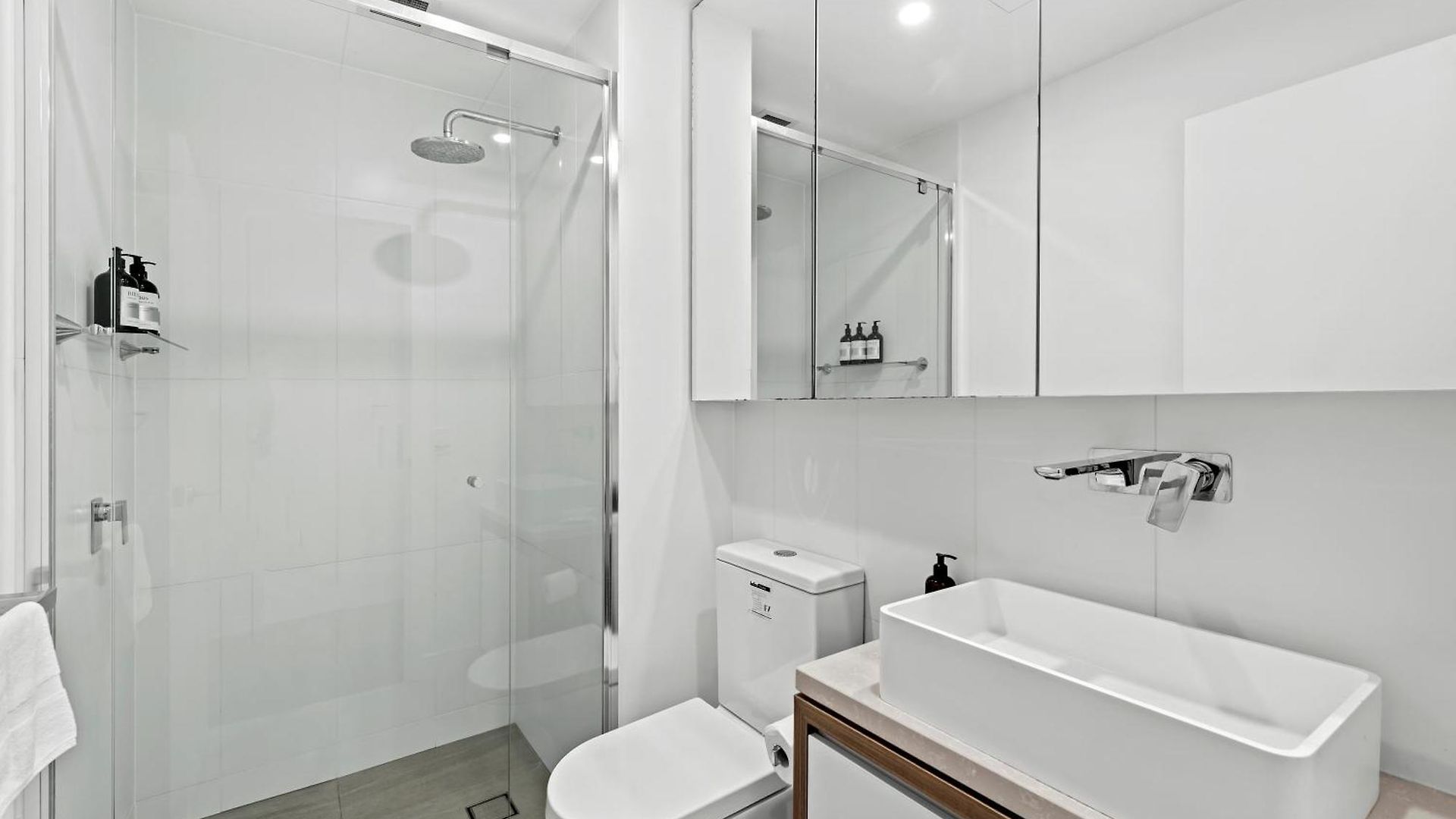 Views 2br With Infinity Pool & Huge Gym! Brisbane
