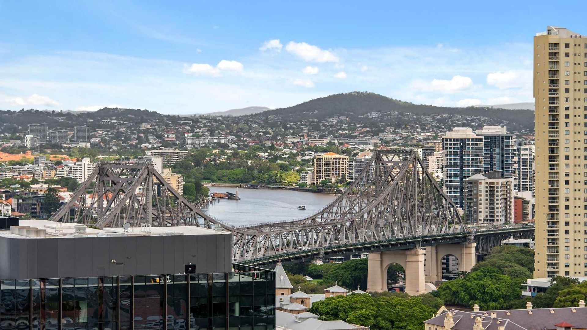 Views 2br With Infinity Pool & Huge Gym! Apartment *