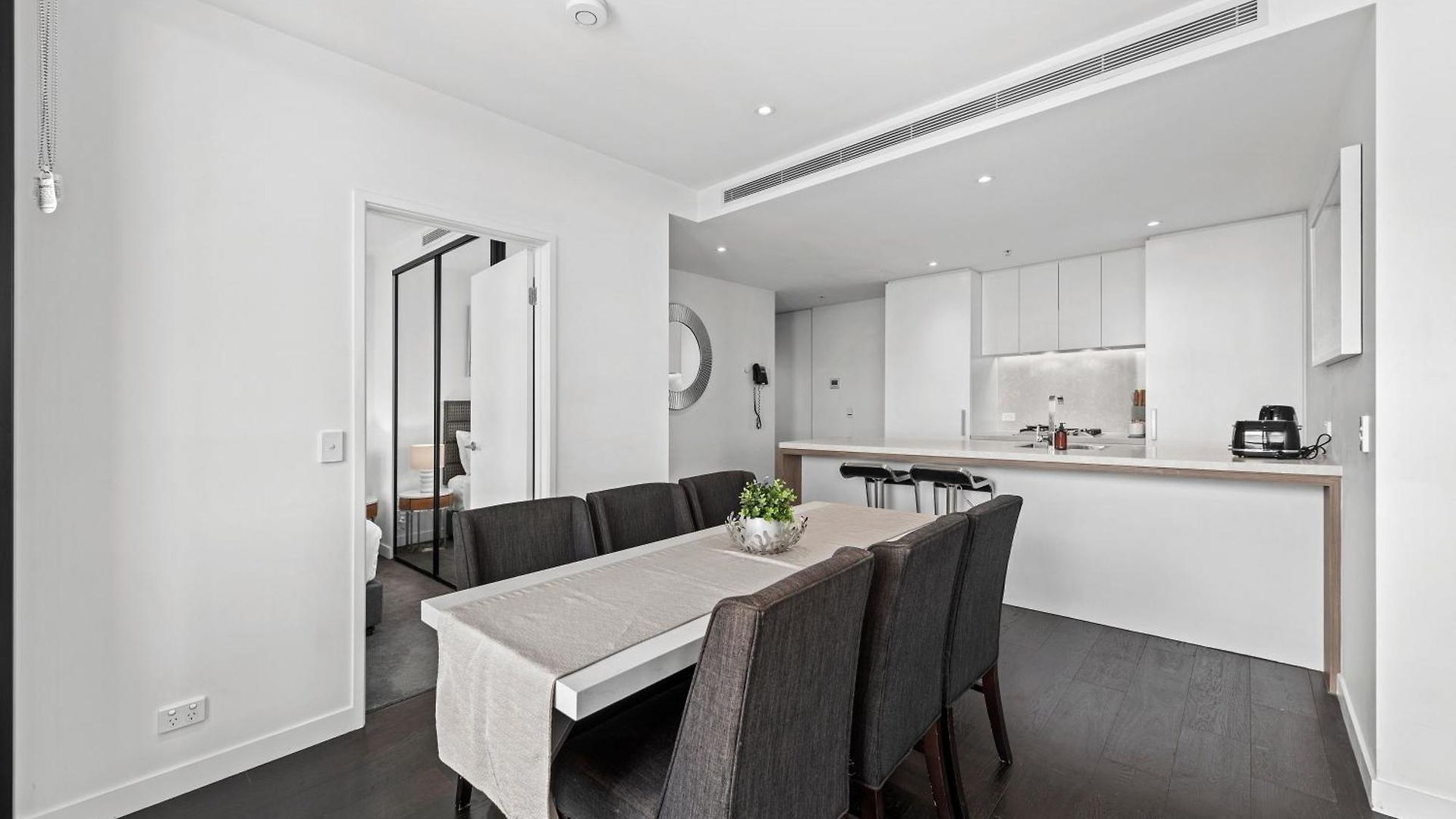 Apartment Views 2br With Infinity Pool & Huge Gym! Brisbane