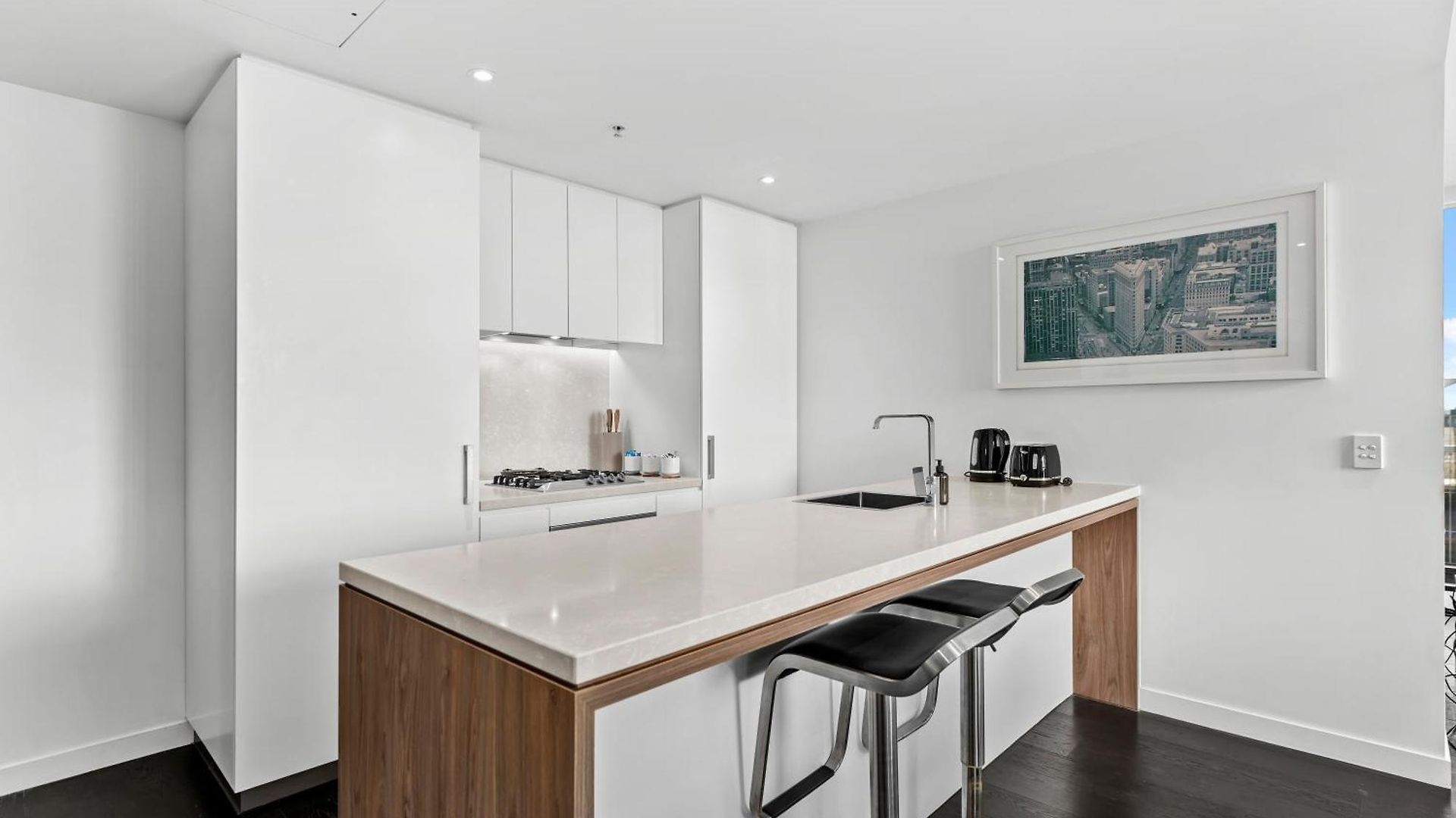 Views 2br With Infinity Pool & Huge Gym! *