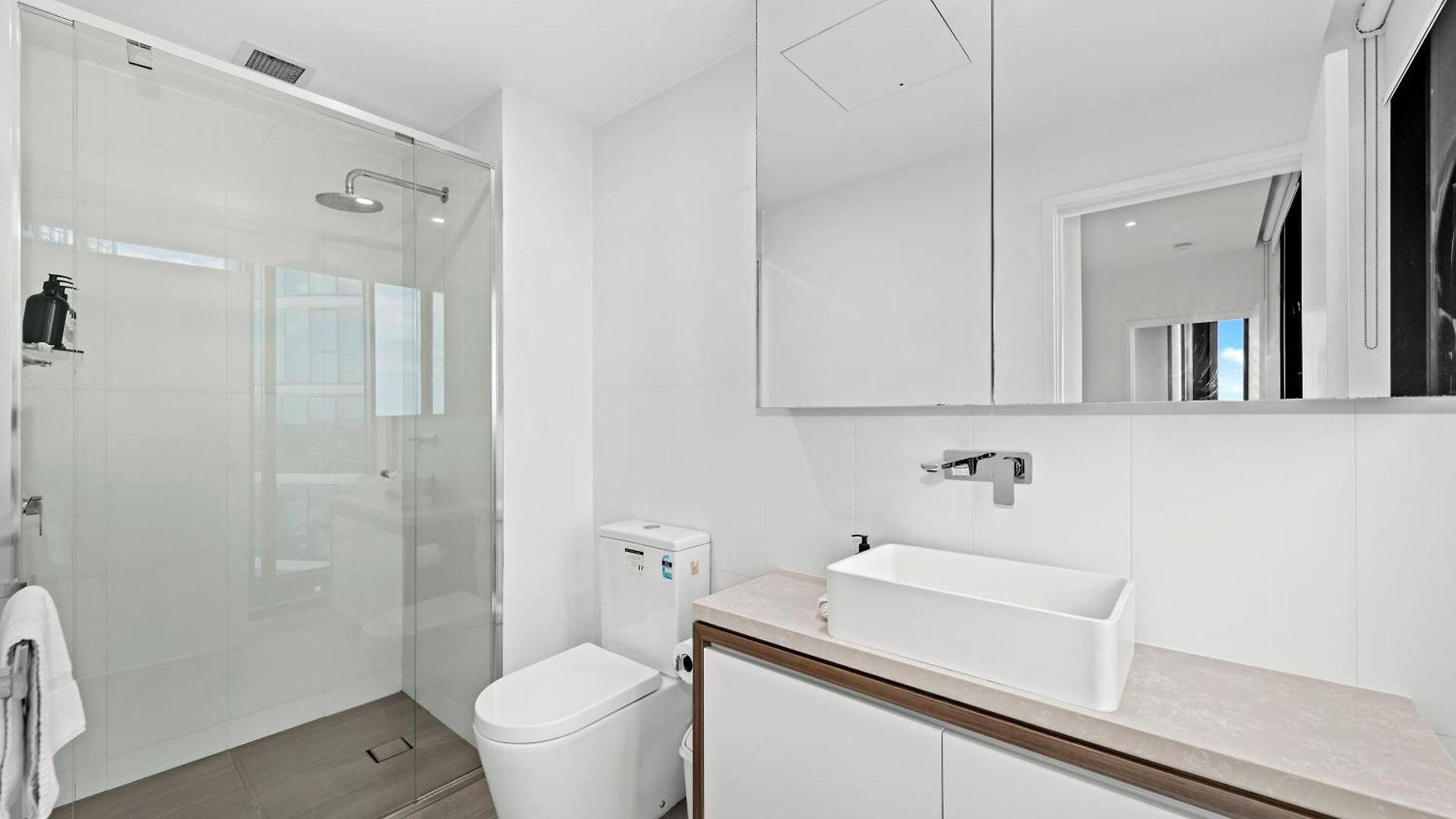Views 2br With Infinity Pool & Huge Gym! * Brisbane